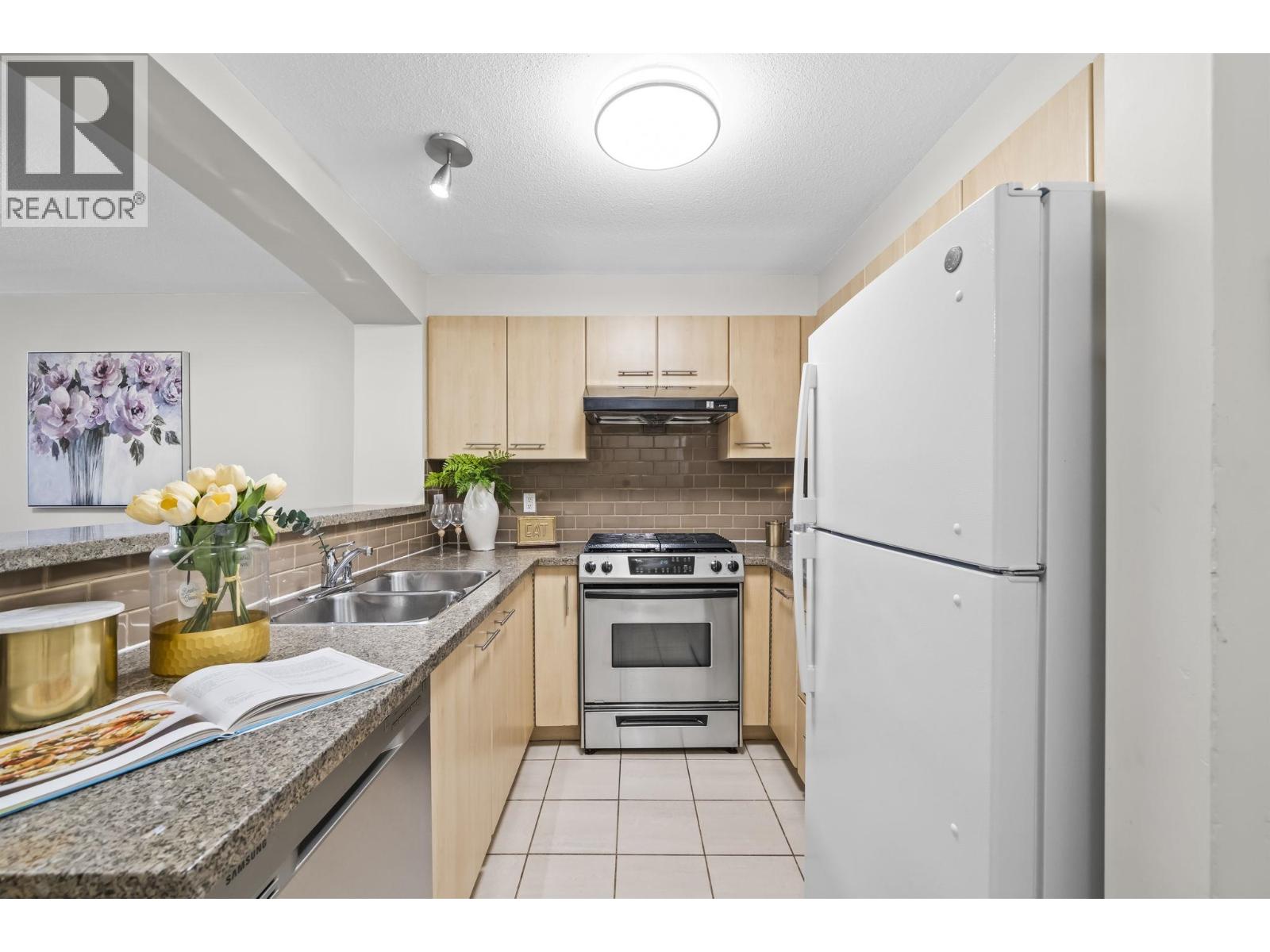 6106 5117 Garden City Road Property Photo 12