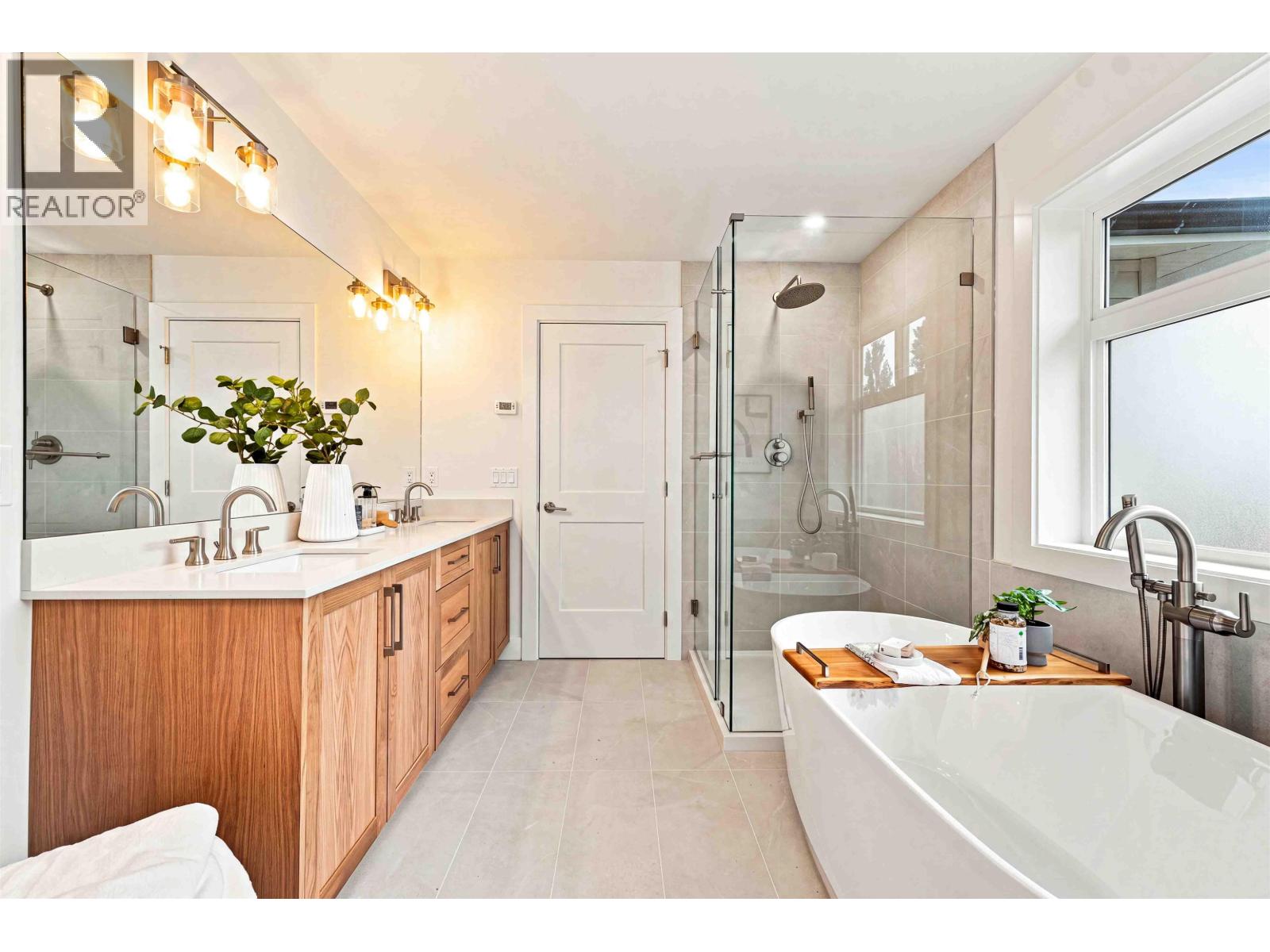 5841 48a Avenue Property Photo 16