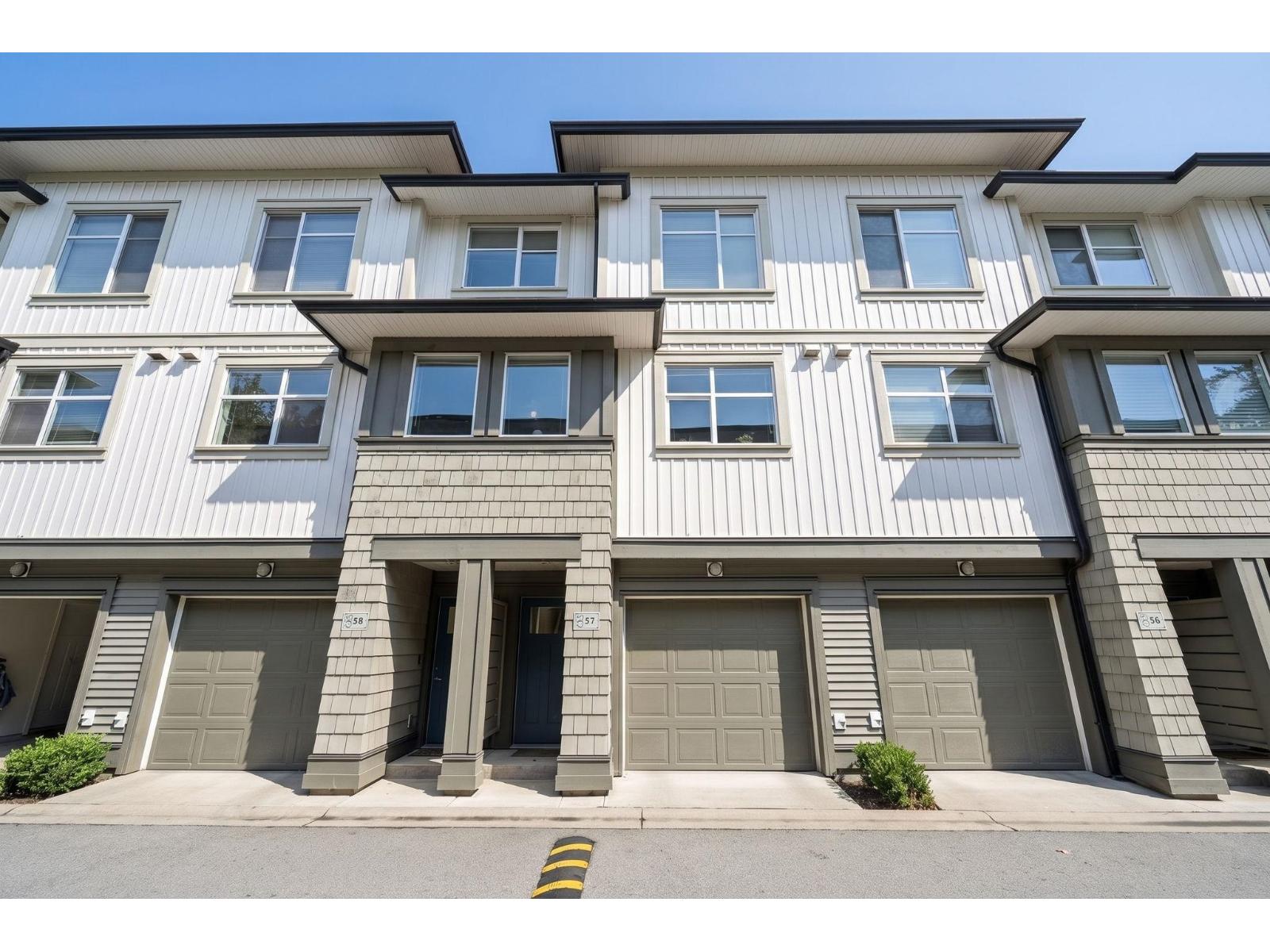 57 8355 164 Street Property Photo 2