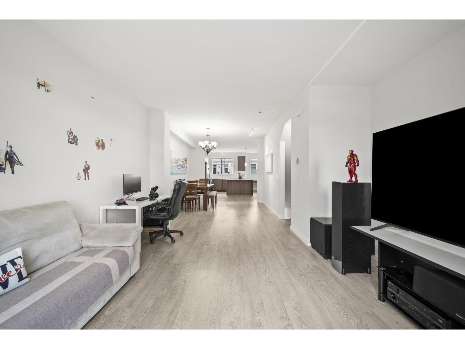 57 8355 164 Street Property Photo 4