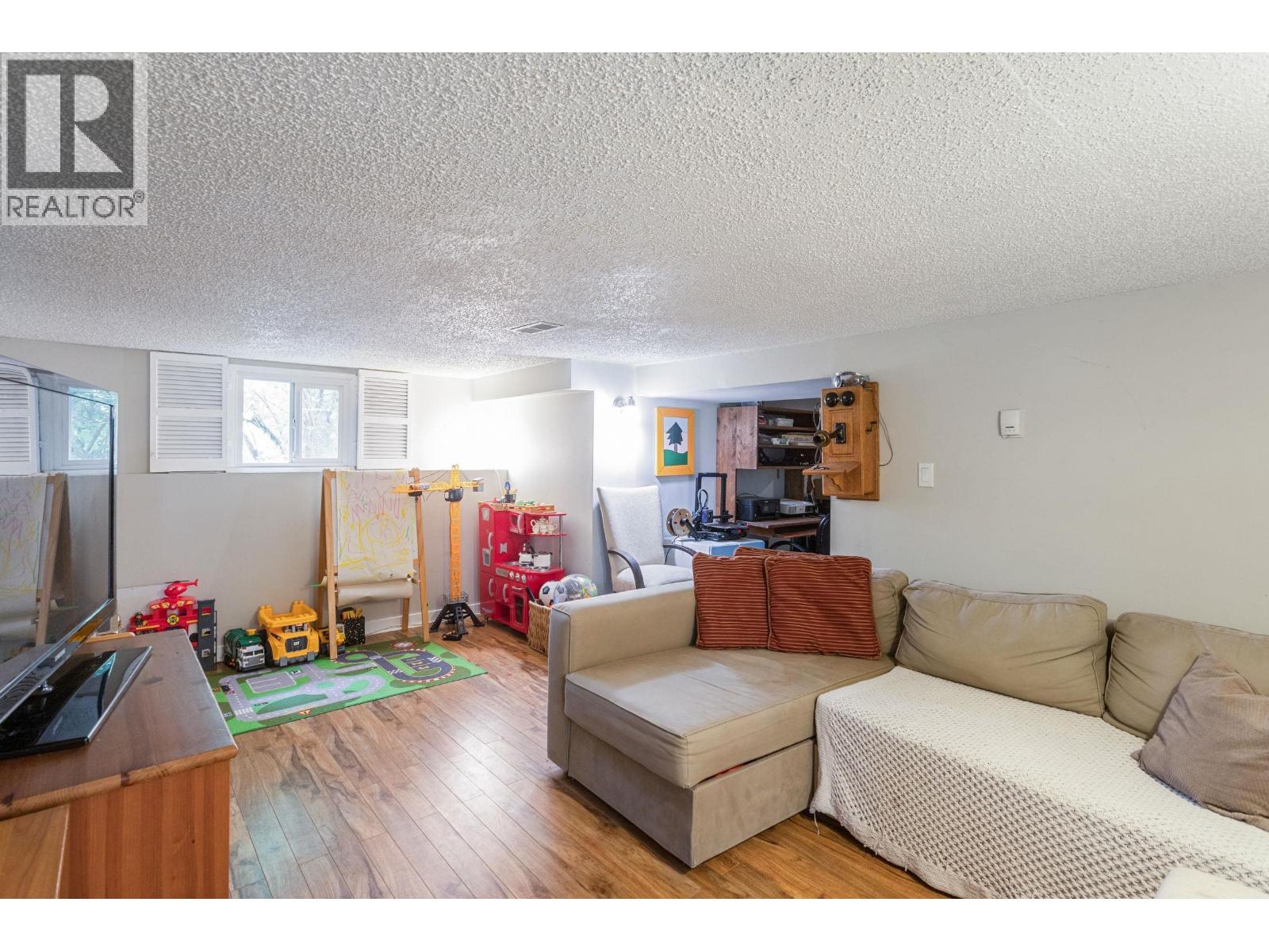 550 Cassiar Street Property Photo 9