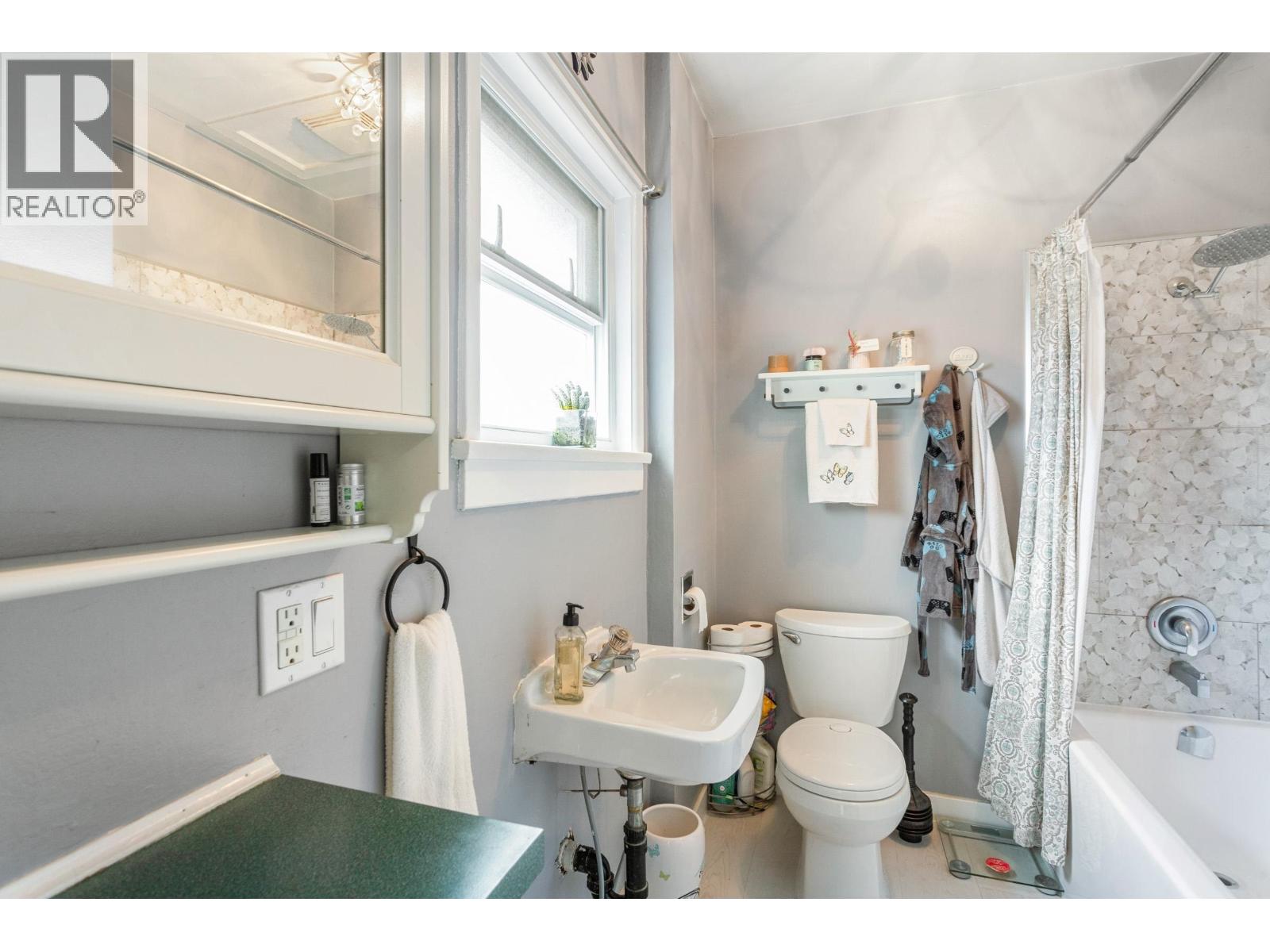 550 Cassiar Street Property Photo 18