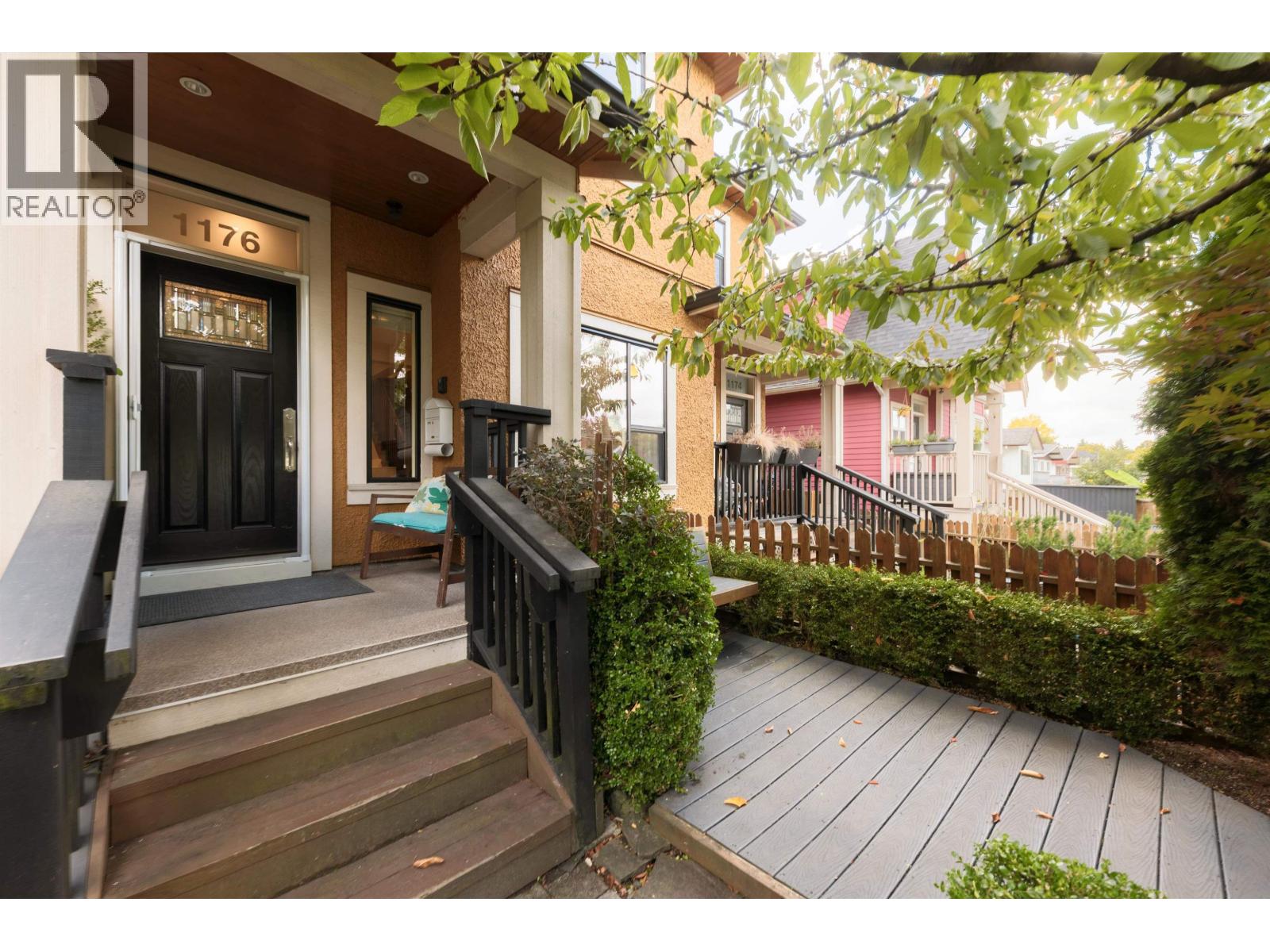 1176 E King Edward Avenue Property Photo 1