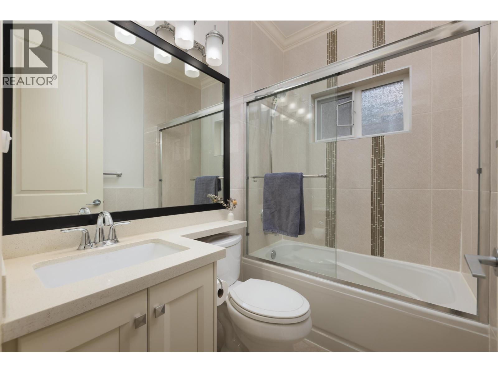 1176 E King Edward Avenue Property Photo 15