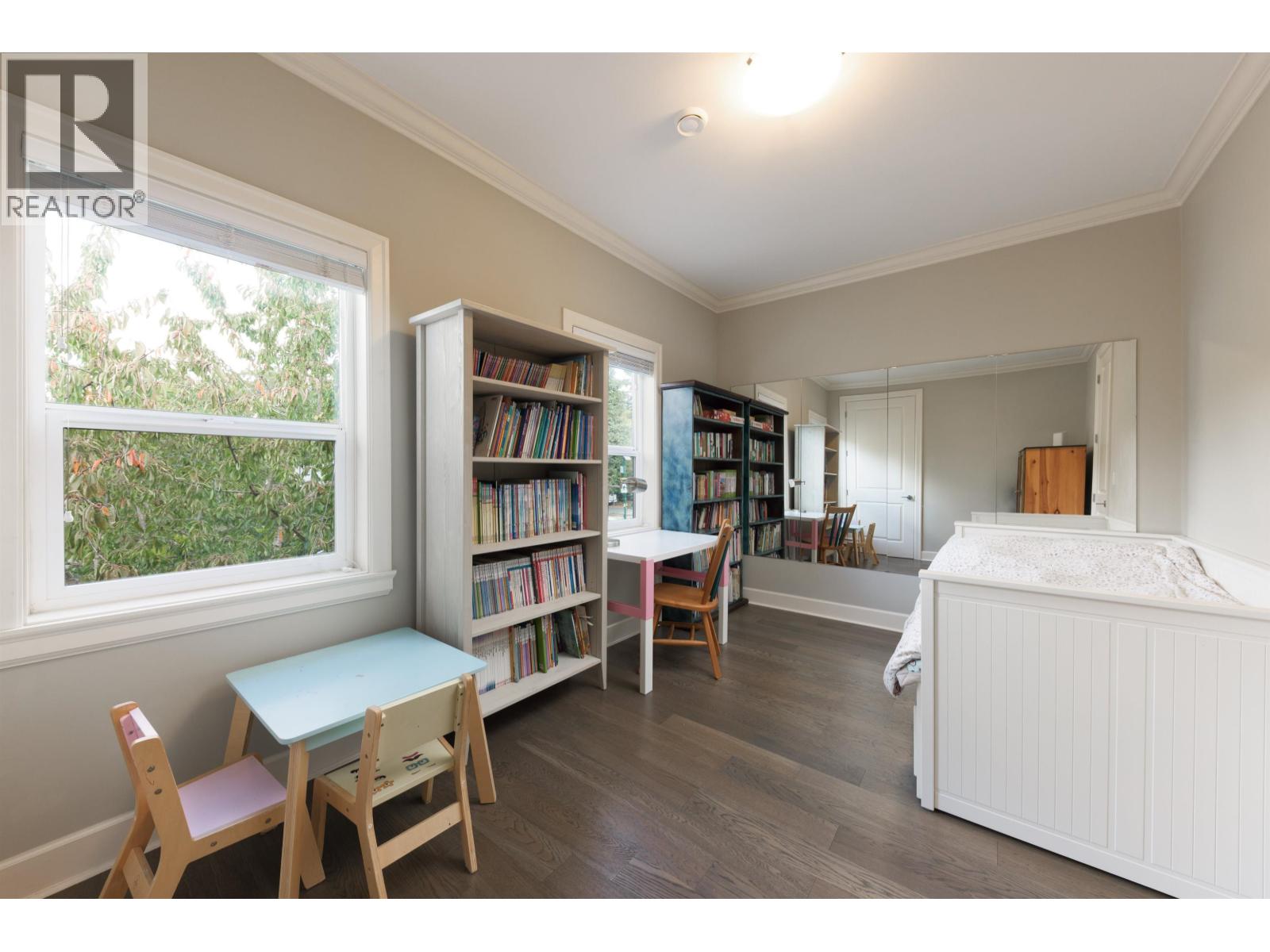 1176 E King Edward Avenue Property Photo 19