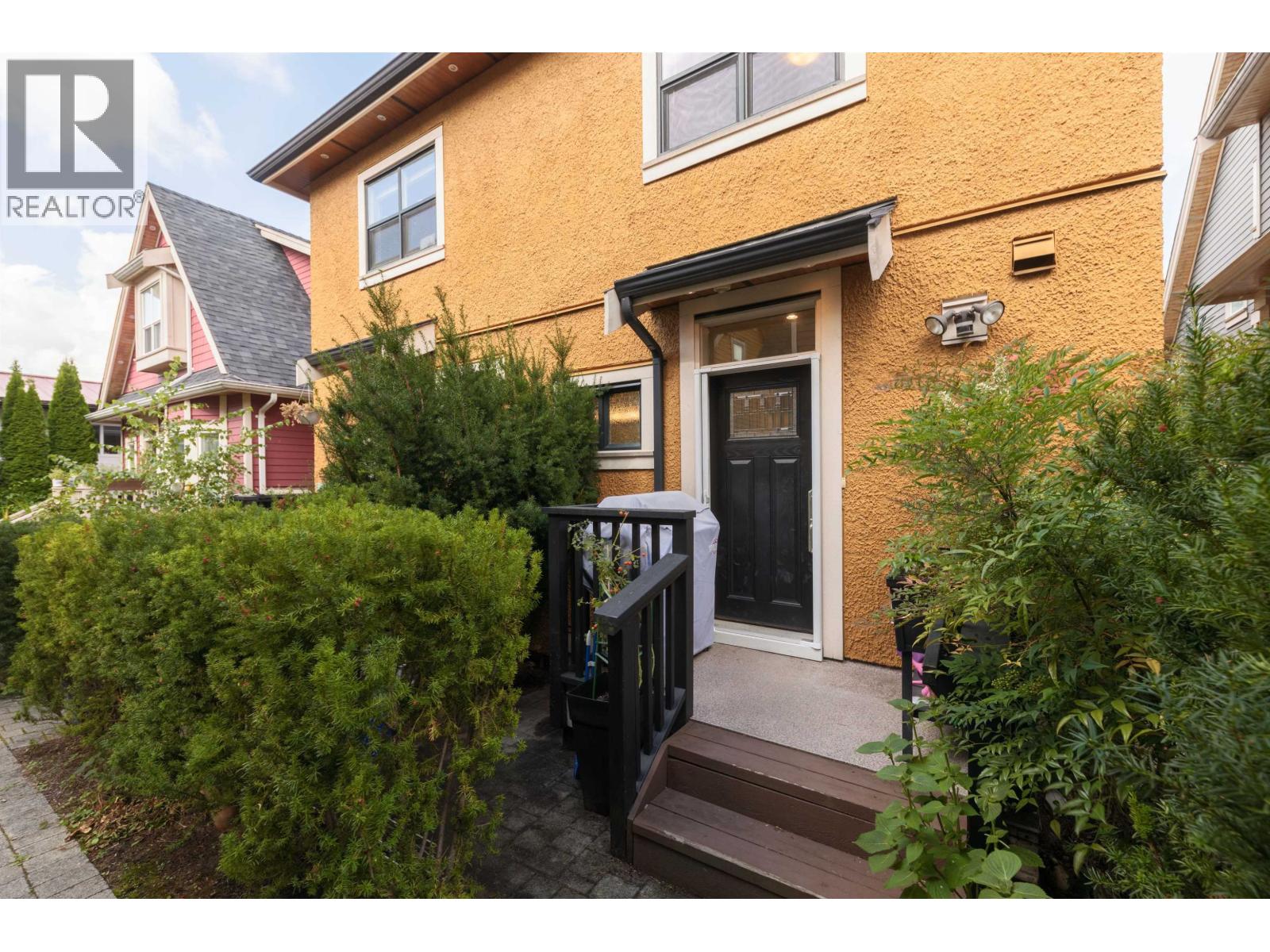 1176 E King Edward Avenue Property Photo 23