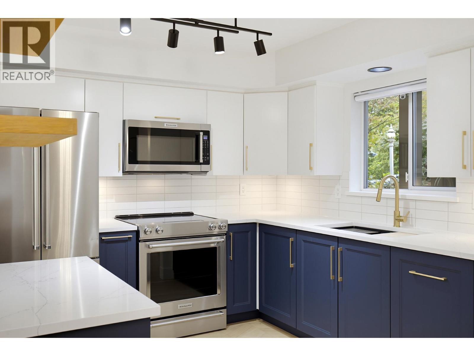 105 20556 113 Avenue Property Photo 1