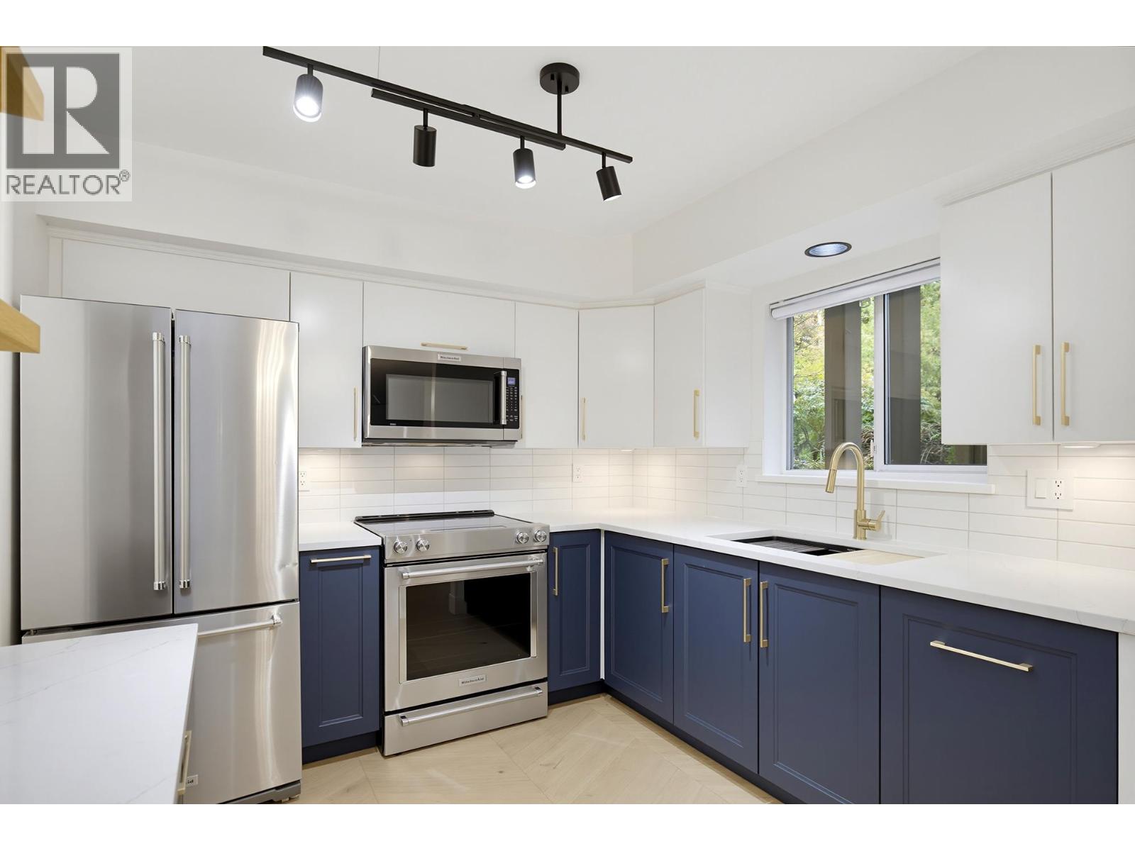105 20556 113 Avenue Property Photo 2