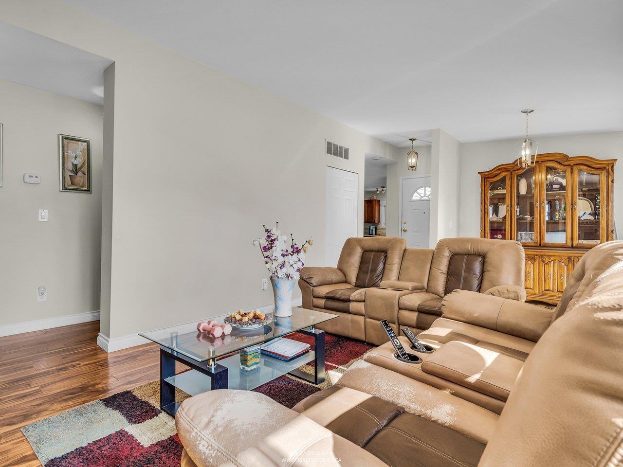 59 1400 164 Street Property Photo 16