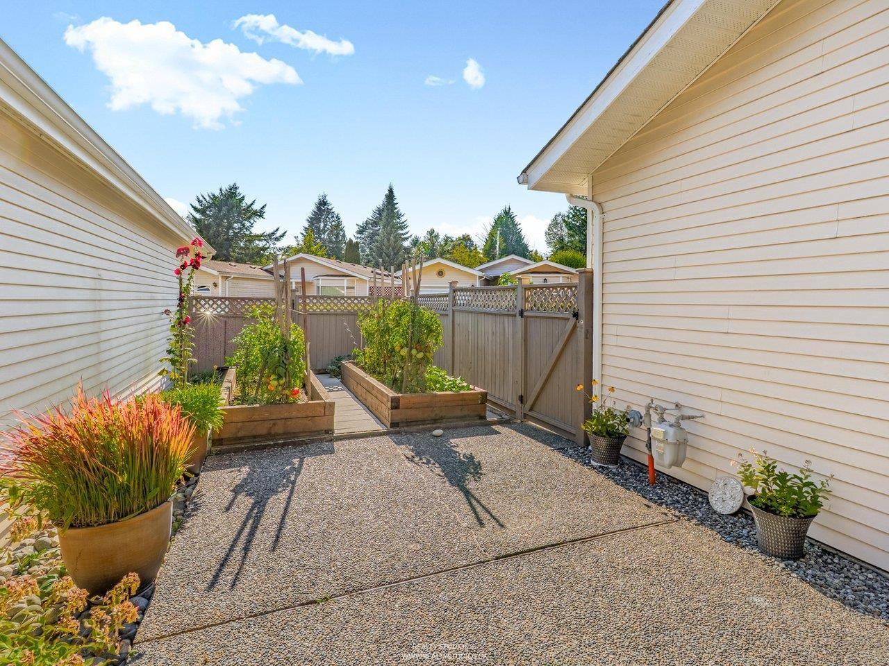 59 1400 164 Street Property Photo 37