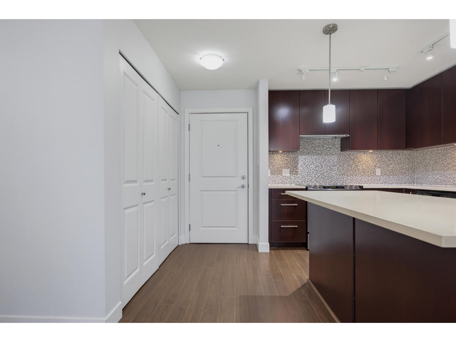 317 15745 Croydon Drive Property Photo 7