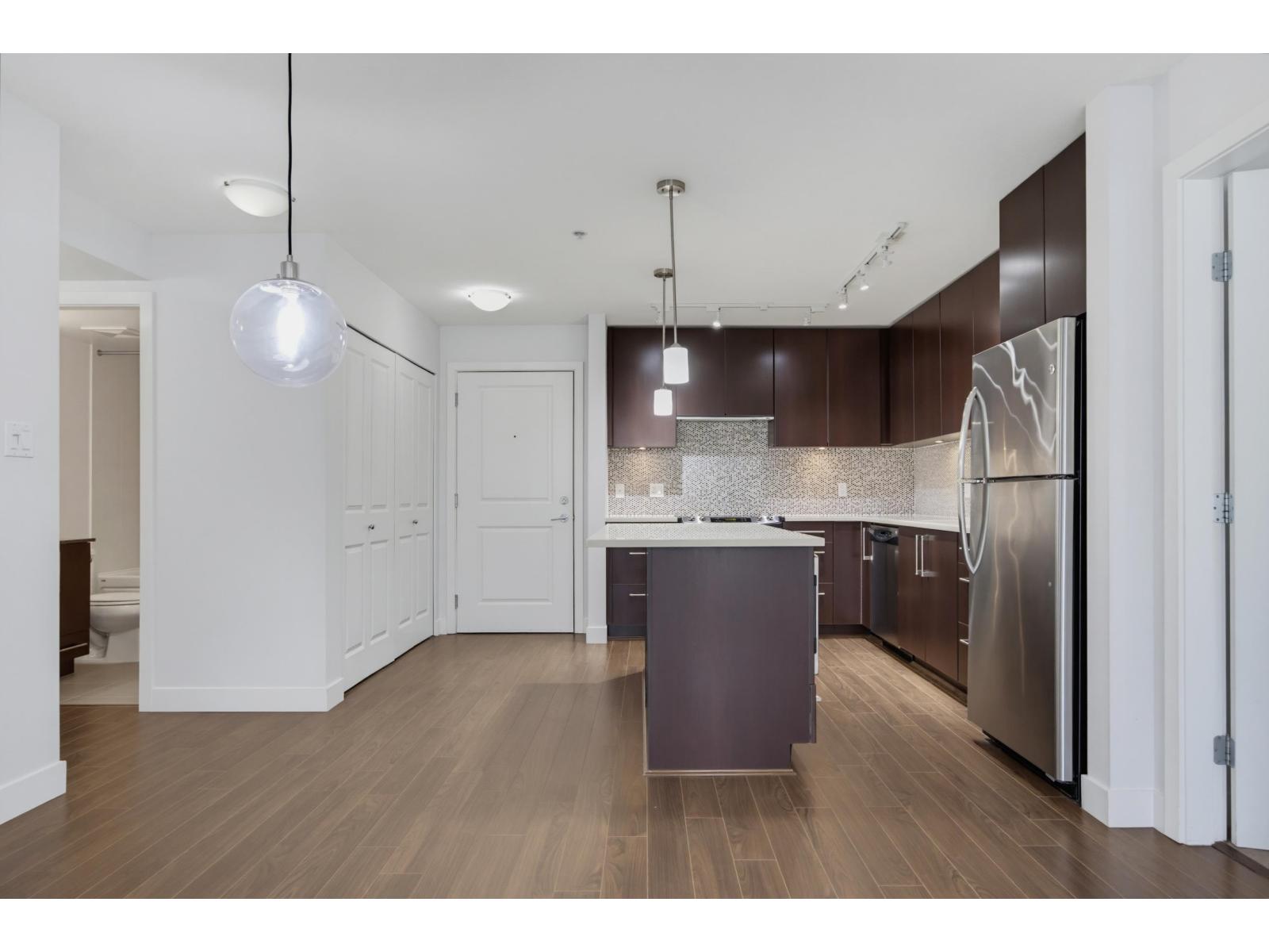 317 15745 Croydon Drive Property Photo 8