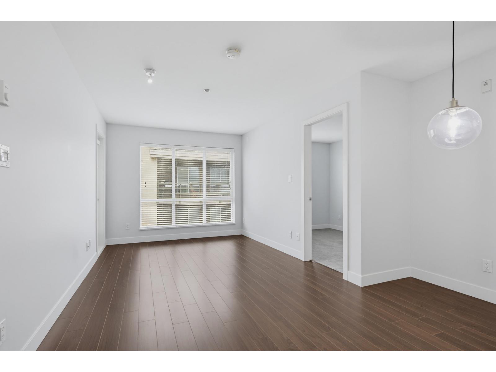 317 15745 Croydon Drive Property Photo 13