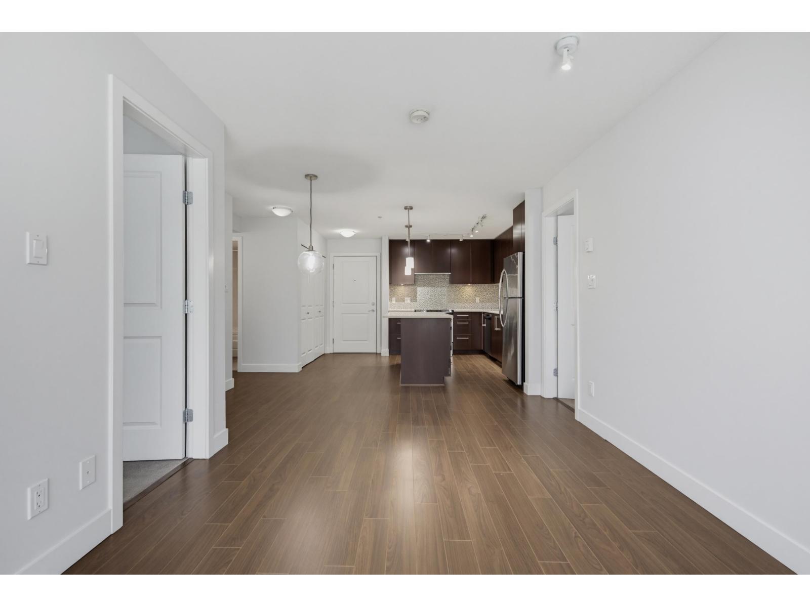 317 15745 Croydon Drive Property Photo 14