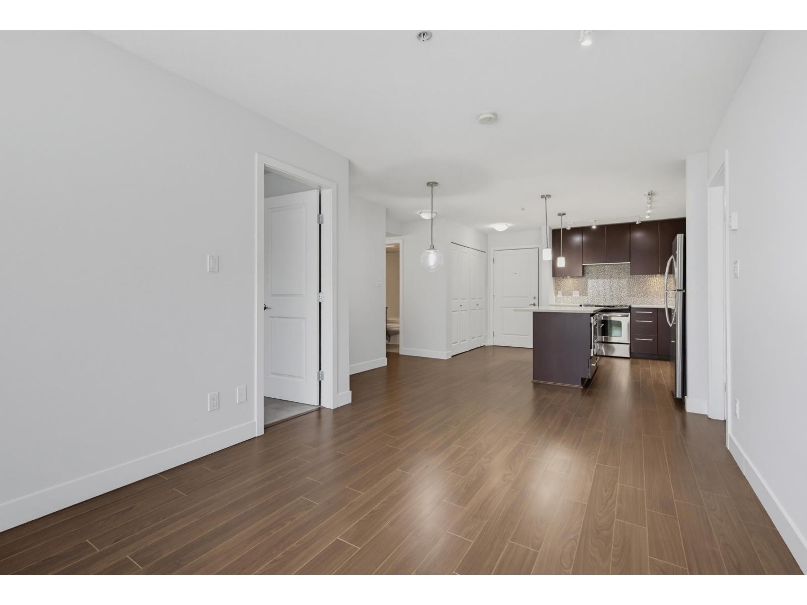 317 15745 Croydon Drive Property Photo 15