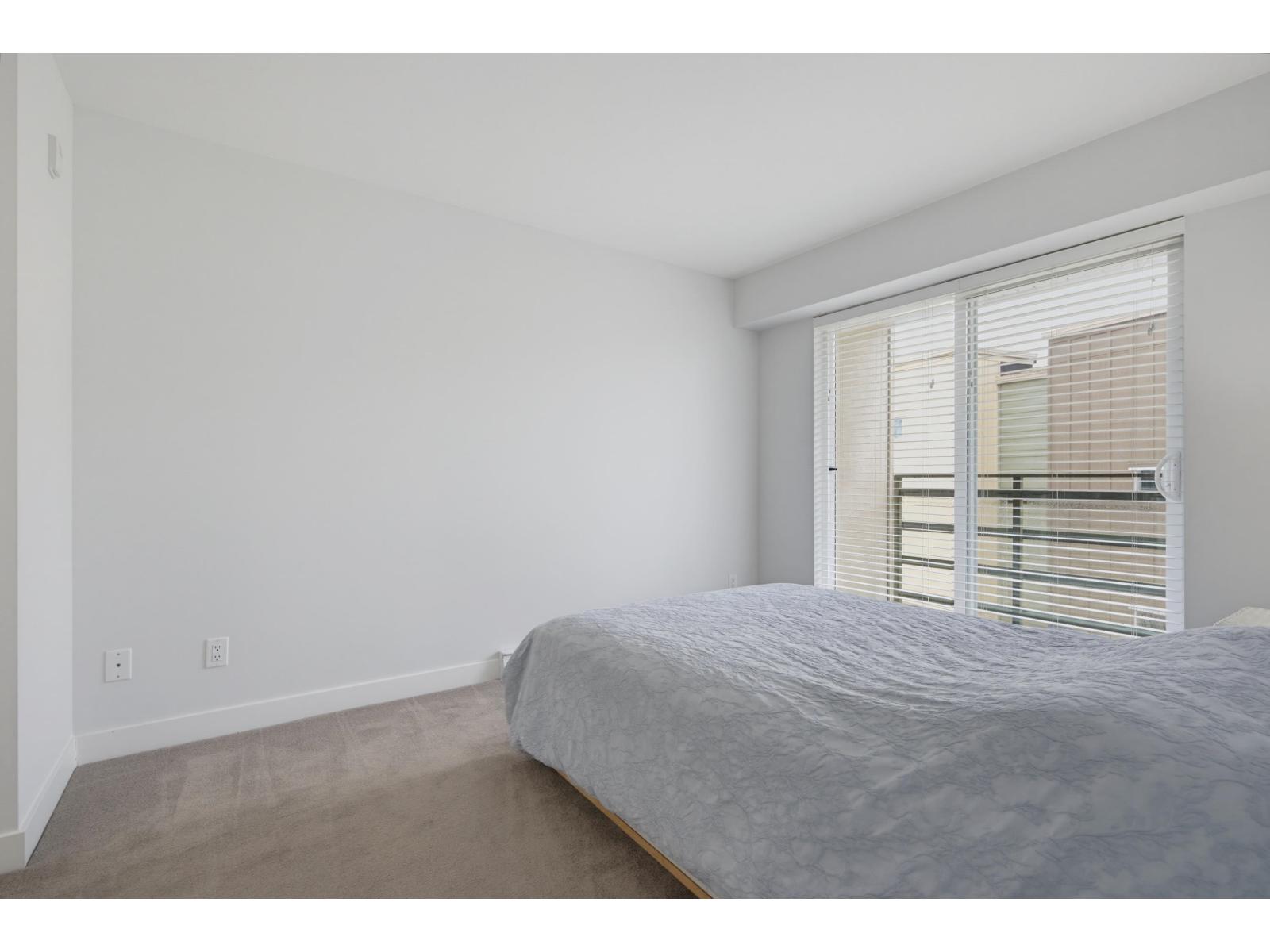 317 15745 Croydon Drive Property Photo 18