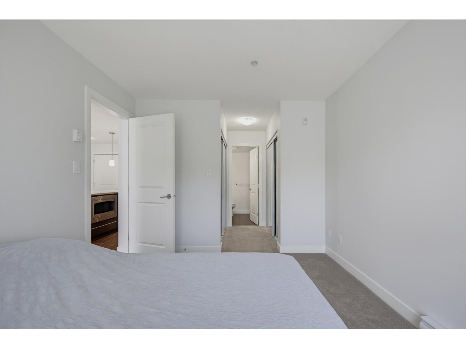317 15745 Croydon Drive Property Photo 20