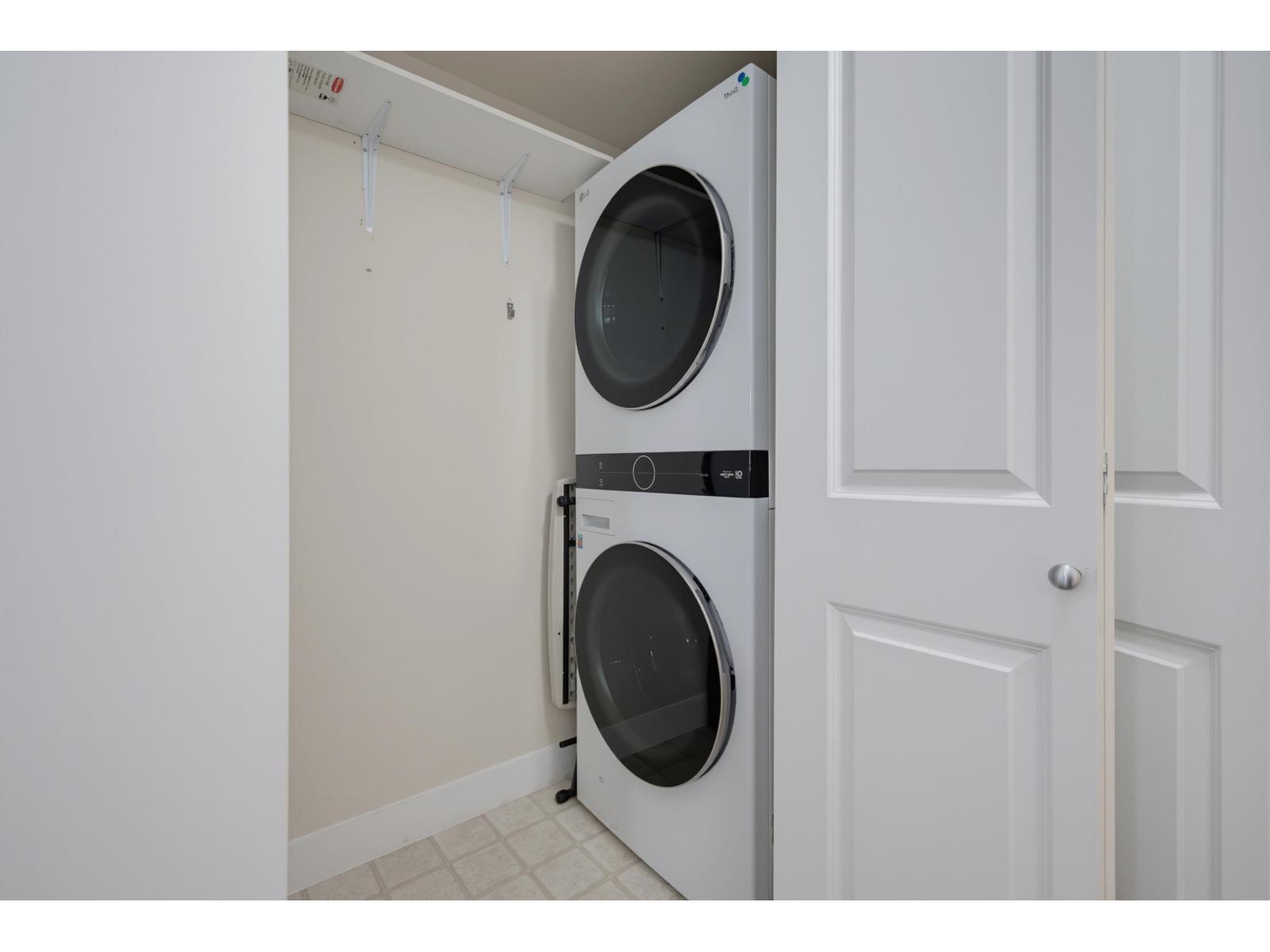 317 15745 Croydon Drive Property Photo 27