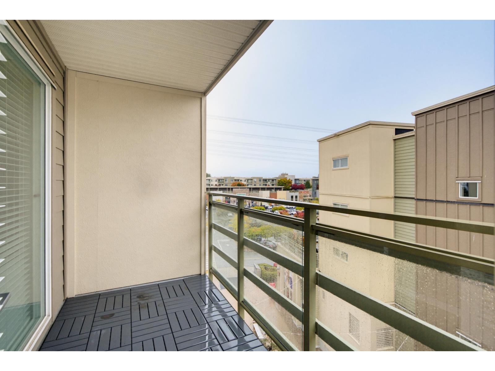317 15745 Croydon Drive Property Photo 29