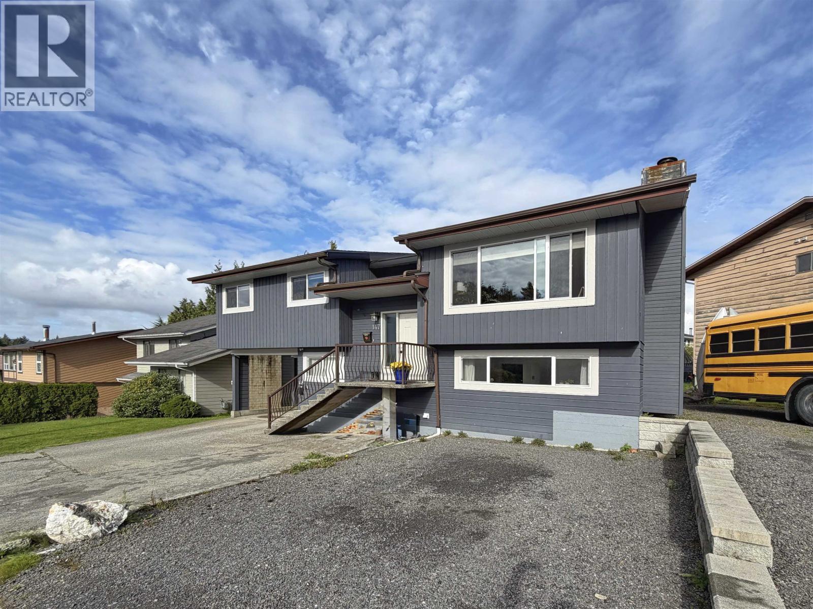 147-149 Gull Crescent Property Photo 1
