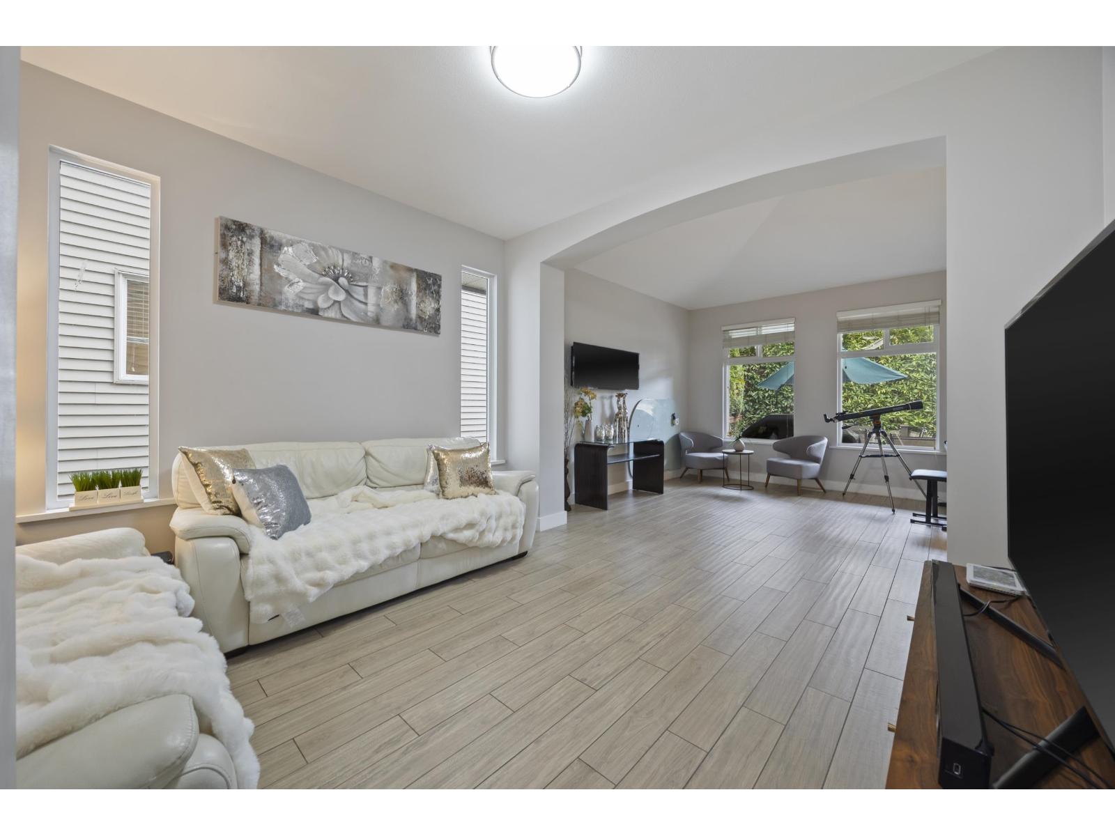 21 18868 69 Avenue Property Photo 3