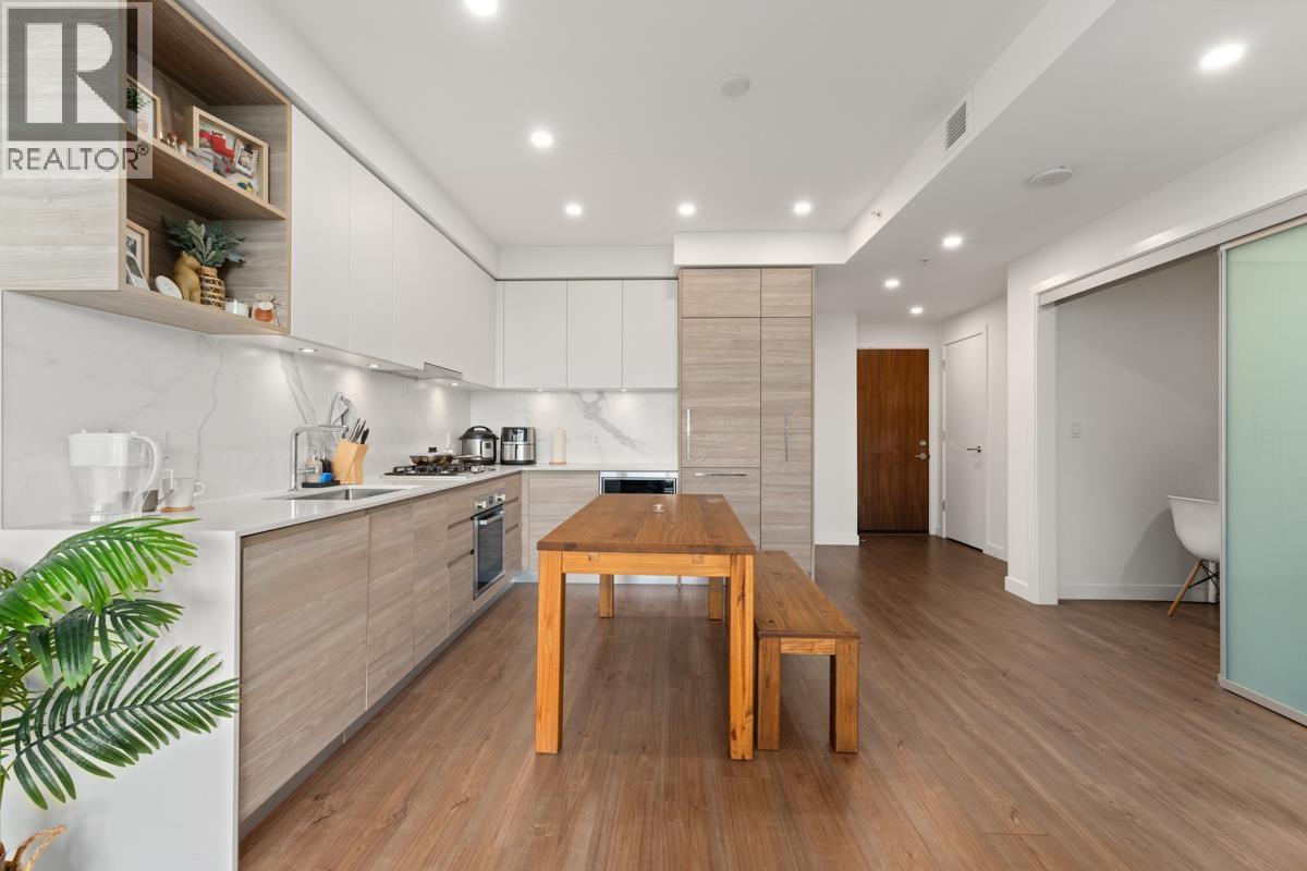 1702 585 Austin Avenue Property Photo 6