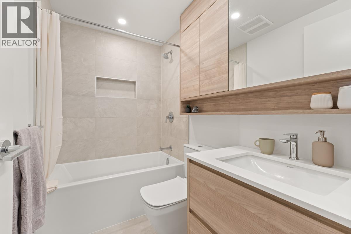 1702 585 Austin Avenue Property Photo 14