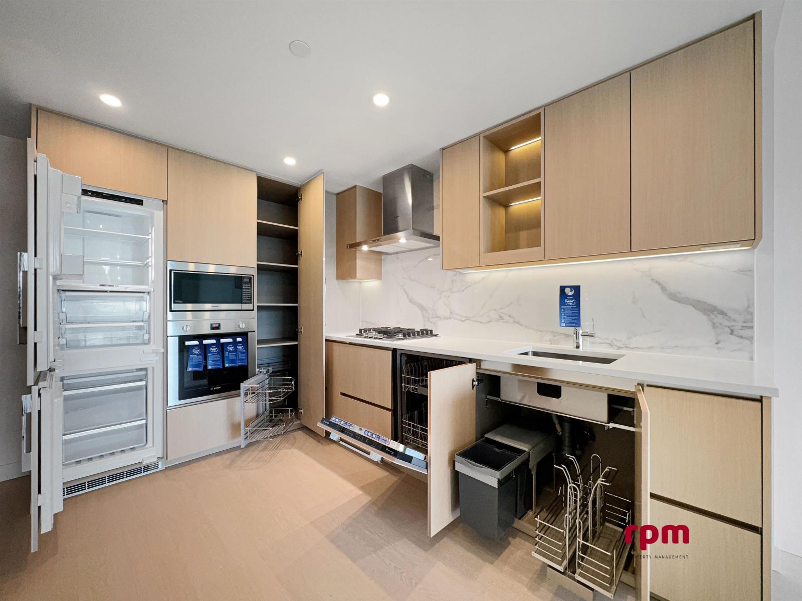 10xx 13778 100 Avenue Property Photo 2