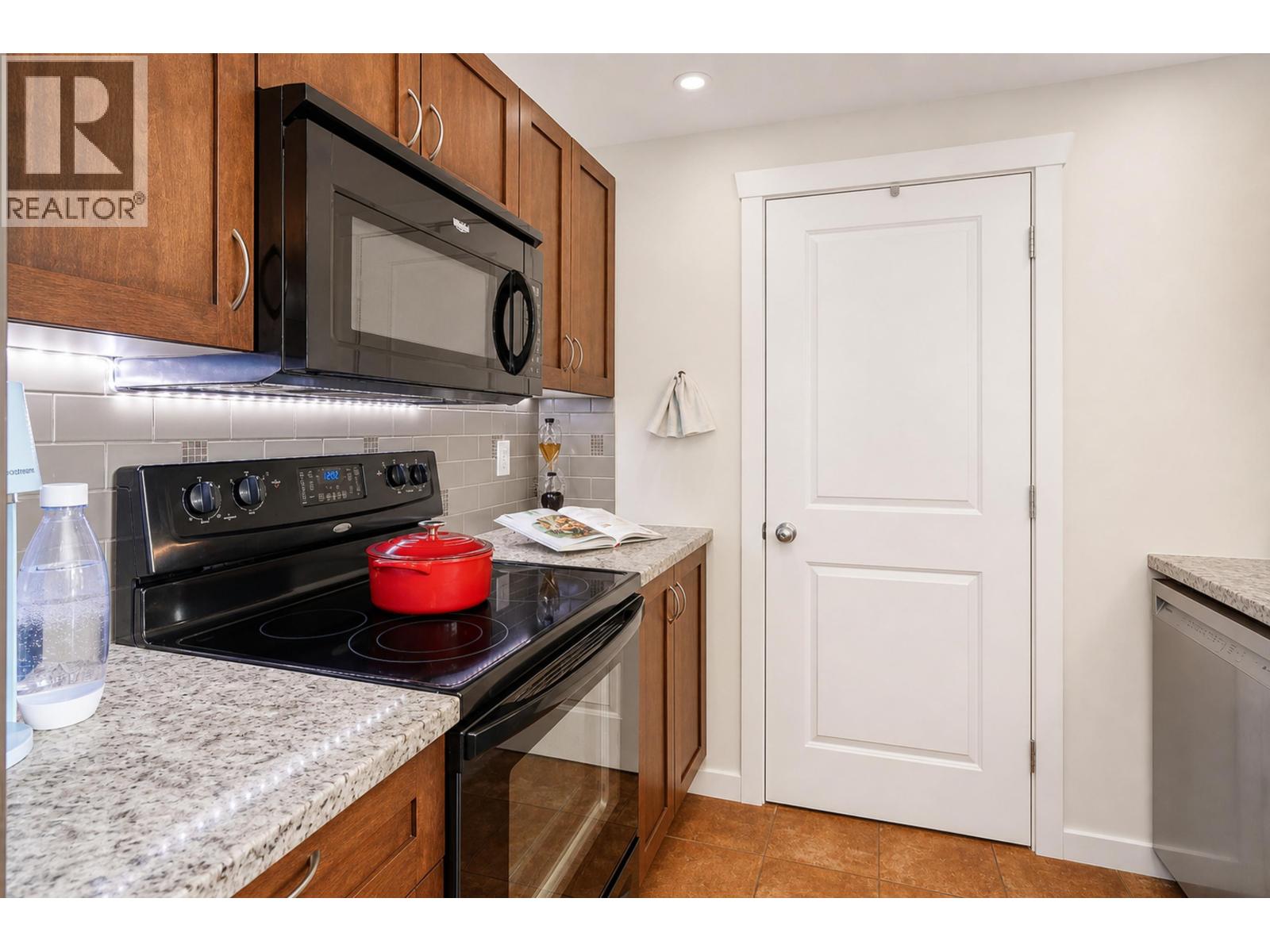 310 2336 Whyte Avenue Property Photo 12