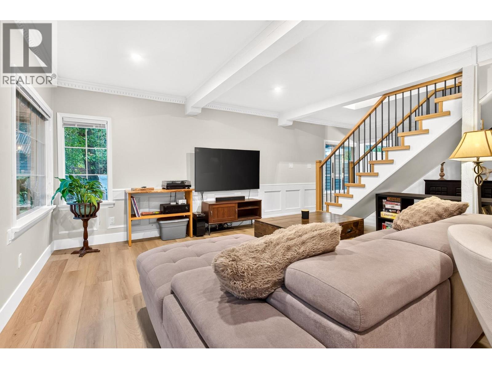 23803 128 Crescent Property Photo 3
