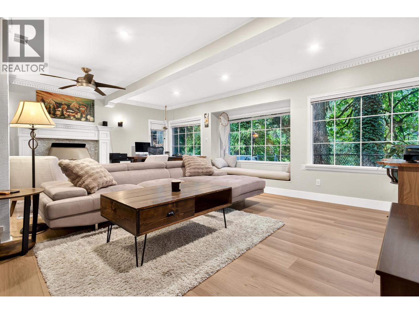 23803 128 Crescent Property Photo 6