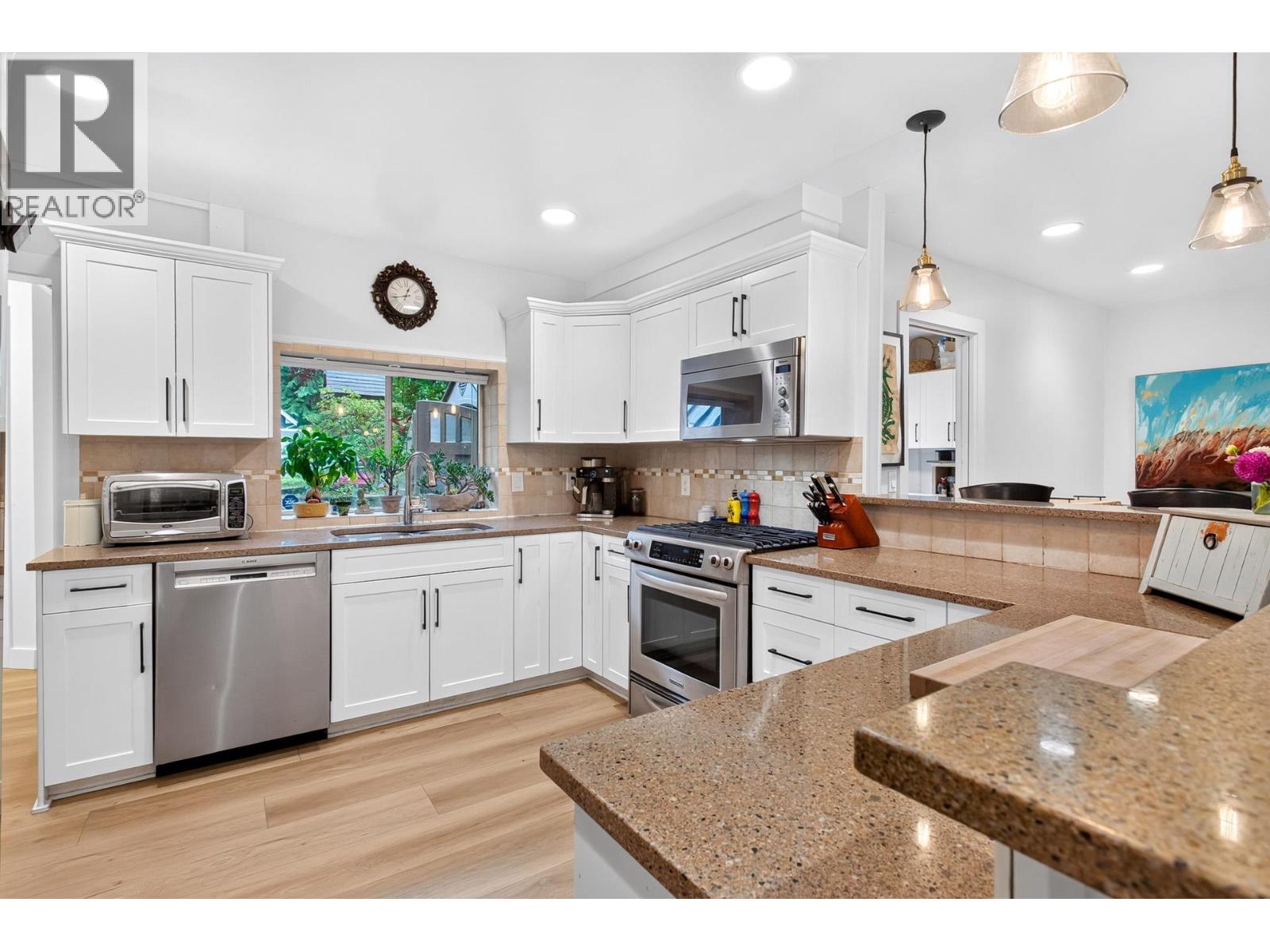 23803 128 Crescent Property Photo 12