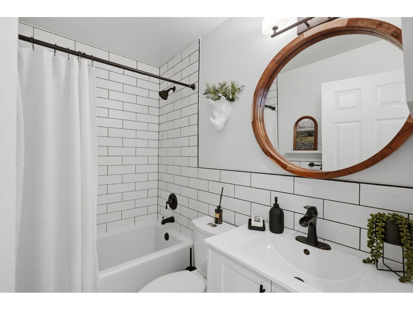 6556 121 Street Property Photo 11