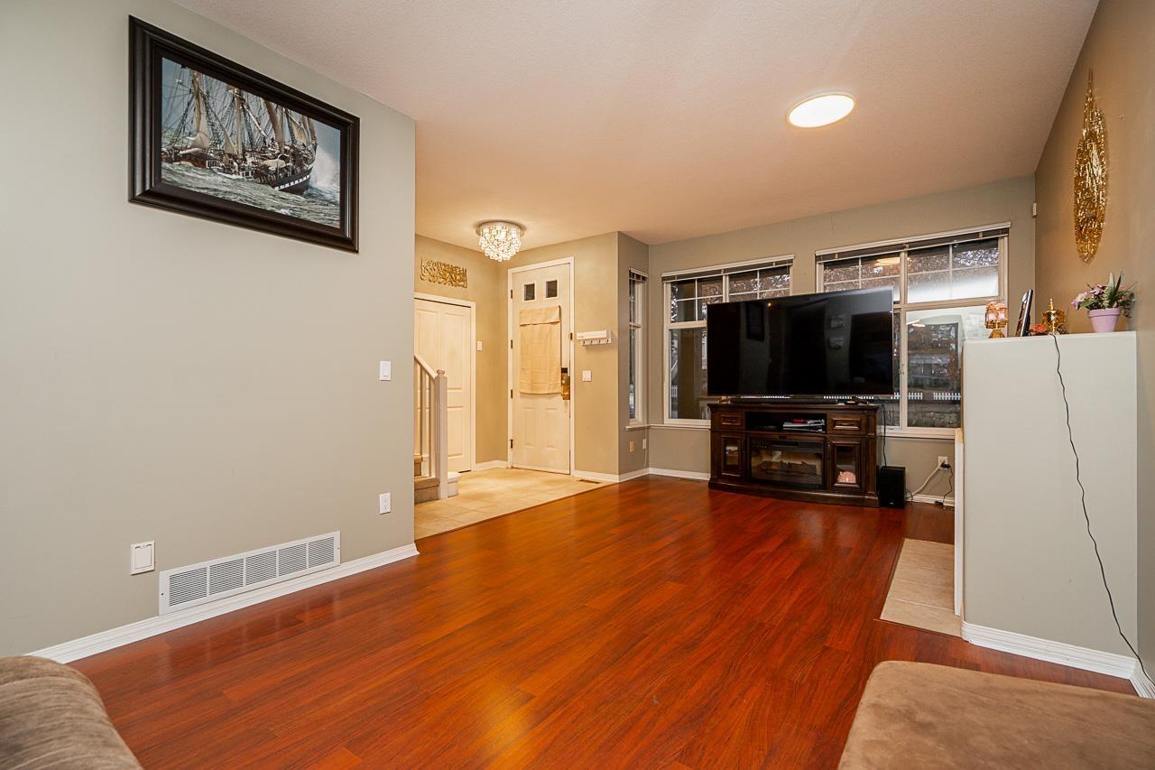 14858 58 Avenue Property Photo 3