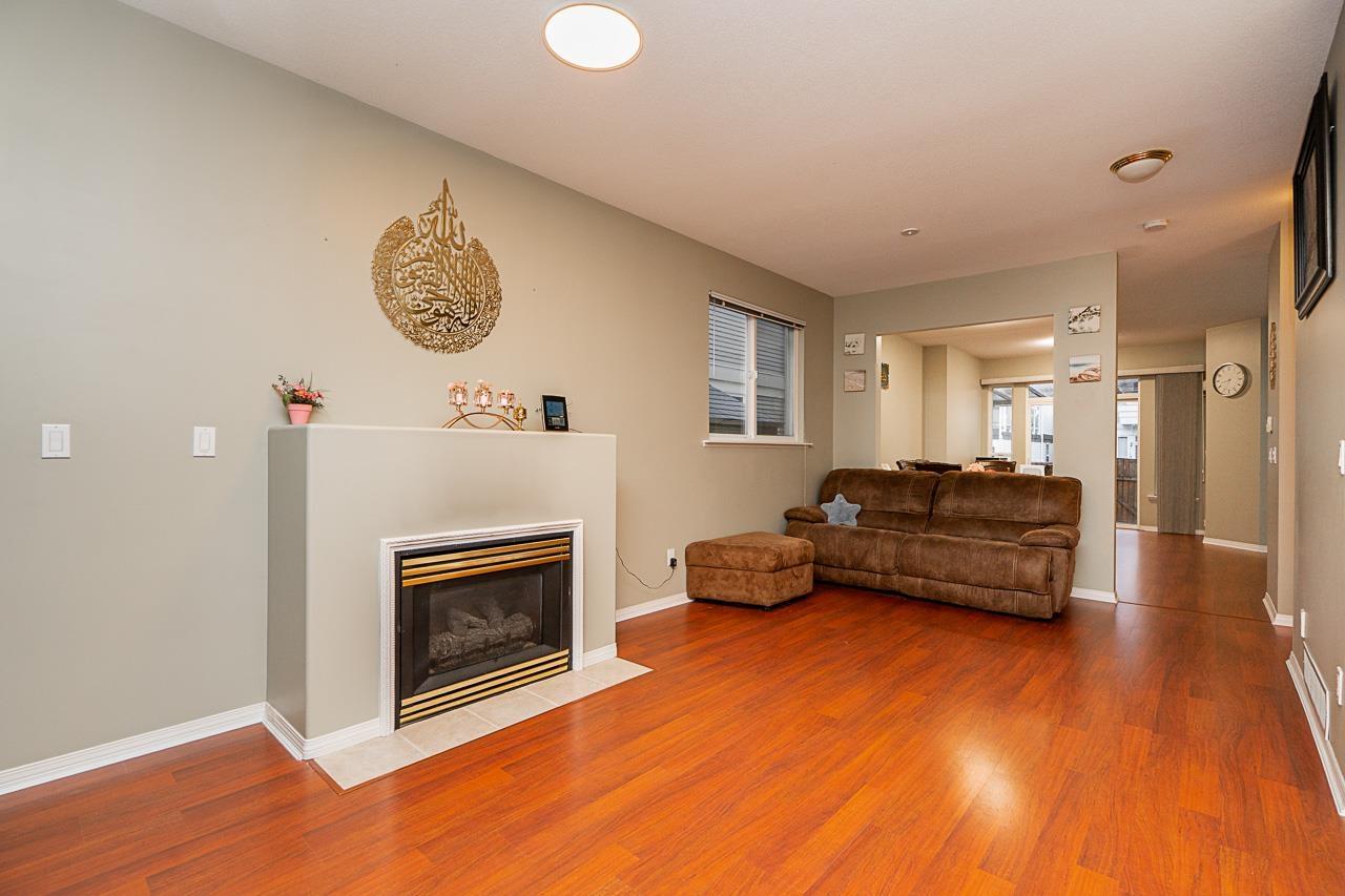 14858 58 Avenue Property Photo 4