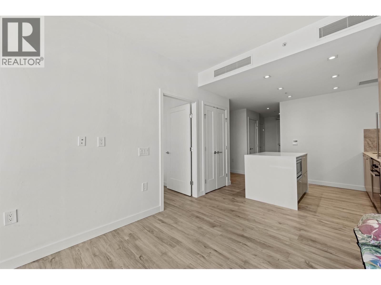 802 2288 Alpha Avenue Property Photo 17