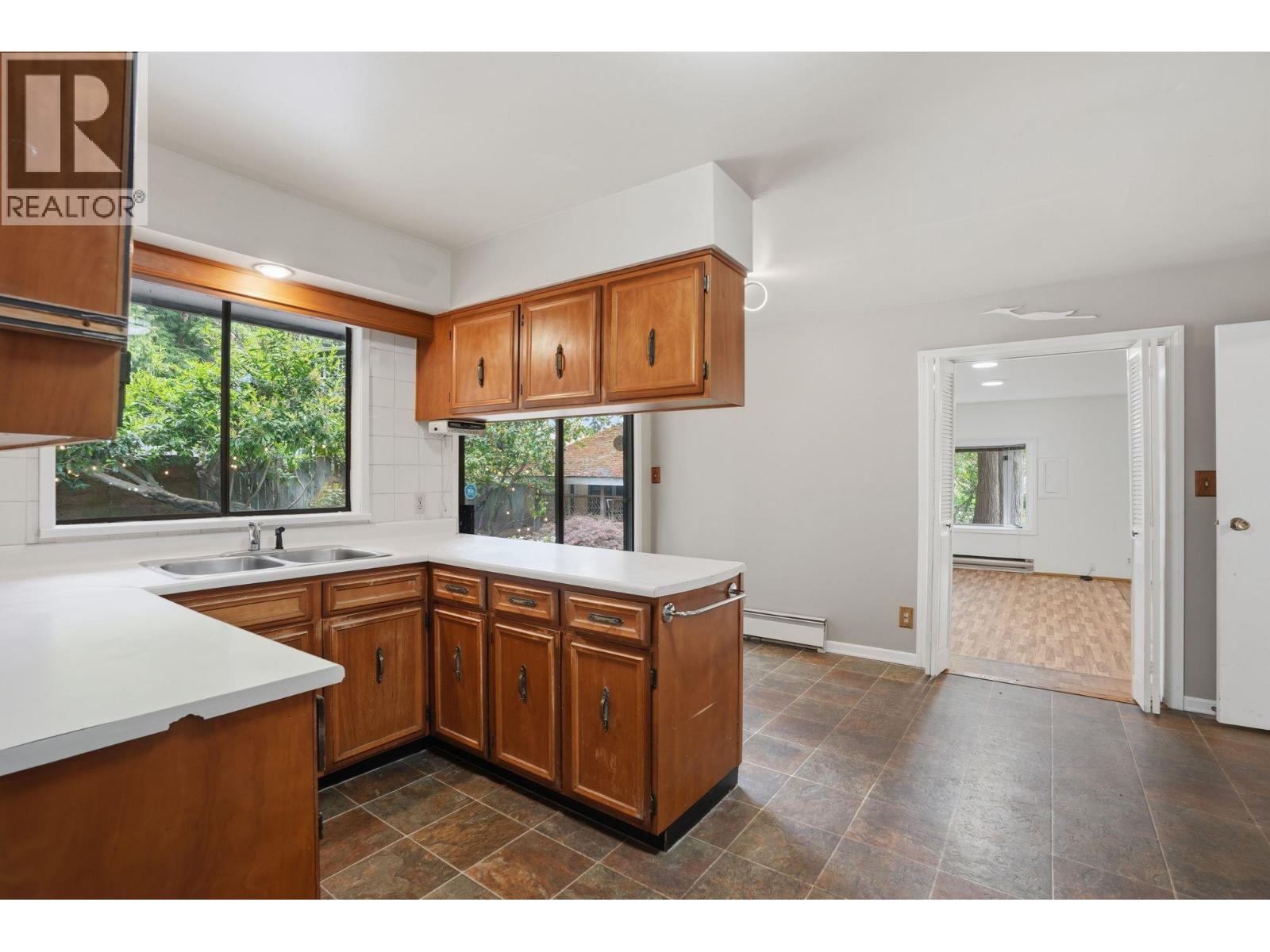 909 Seymour Boulevard Property Photo 15