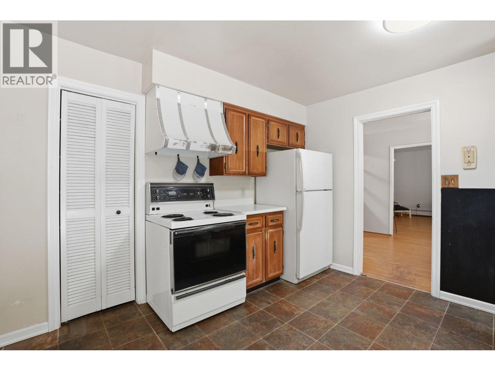 909 Seymour Boulevard Property Photo 16