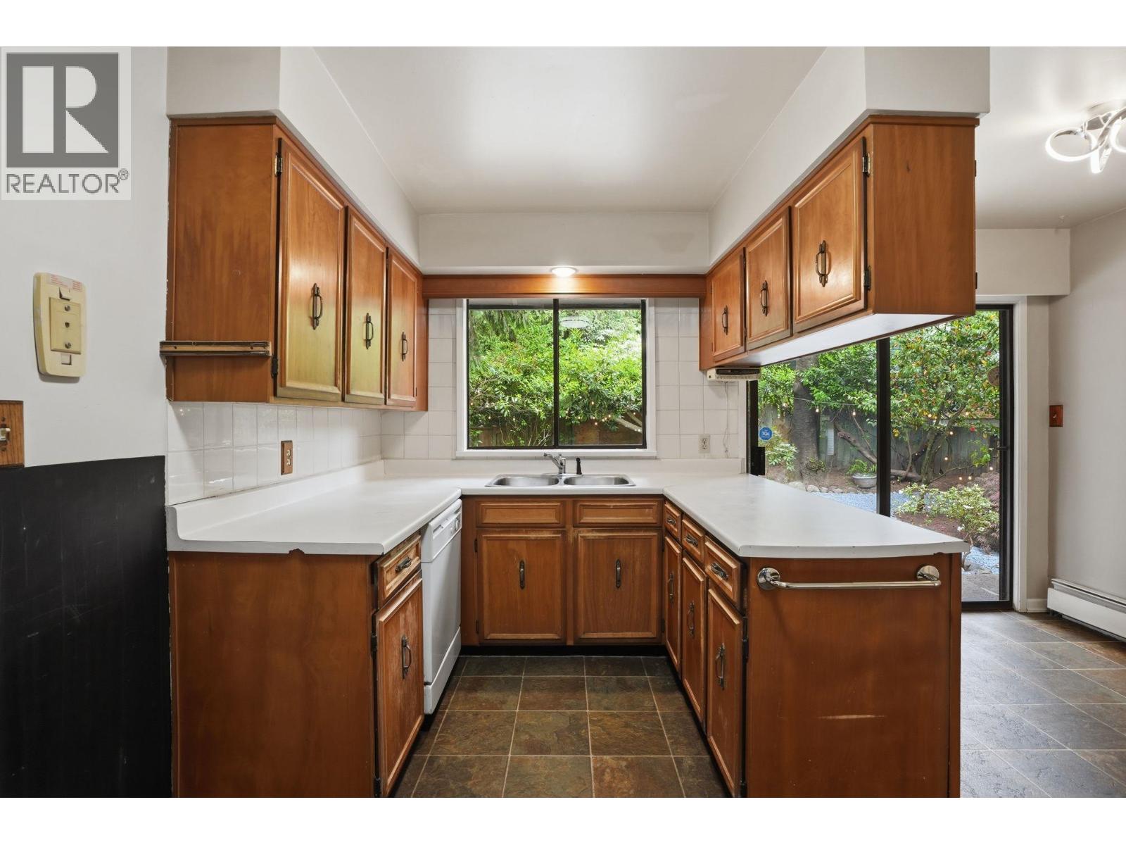 909 Seymour Boulevard Property Photo 17