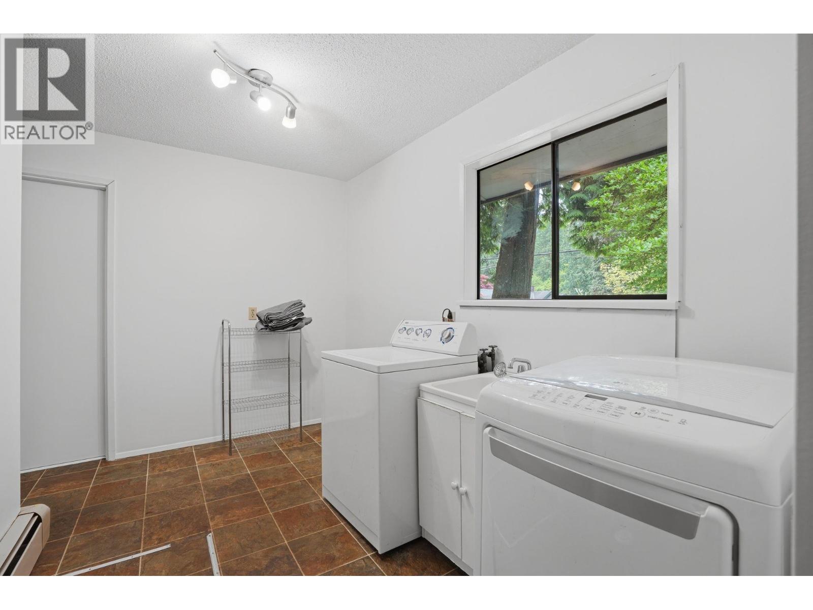 909 Seymour Boulevard Property Photo 36