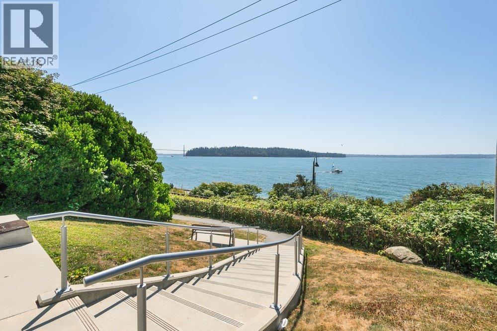 208 2119 Bellevue Avenue Property Photo 1