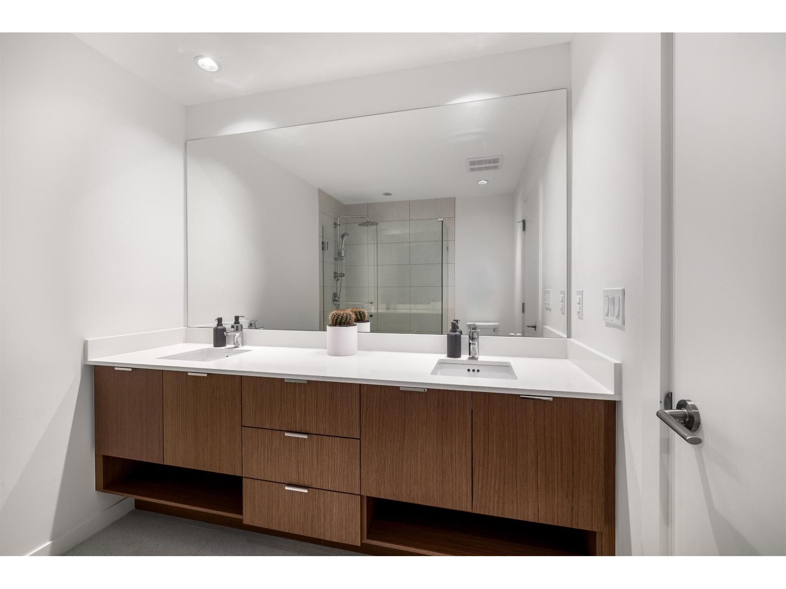 28 16561 17a Avenue Property Photo 11