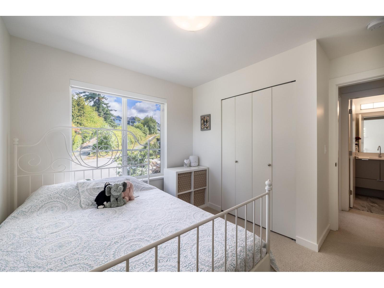 28 16561 17a Avenue Property Photo 14