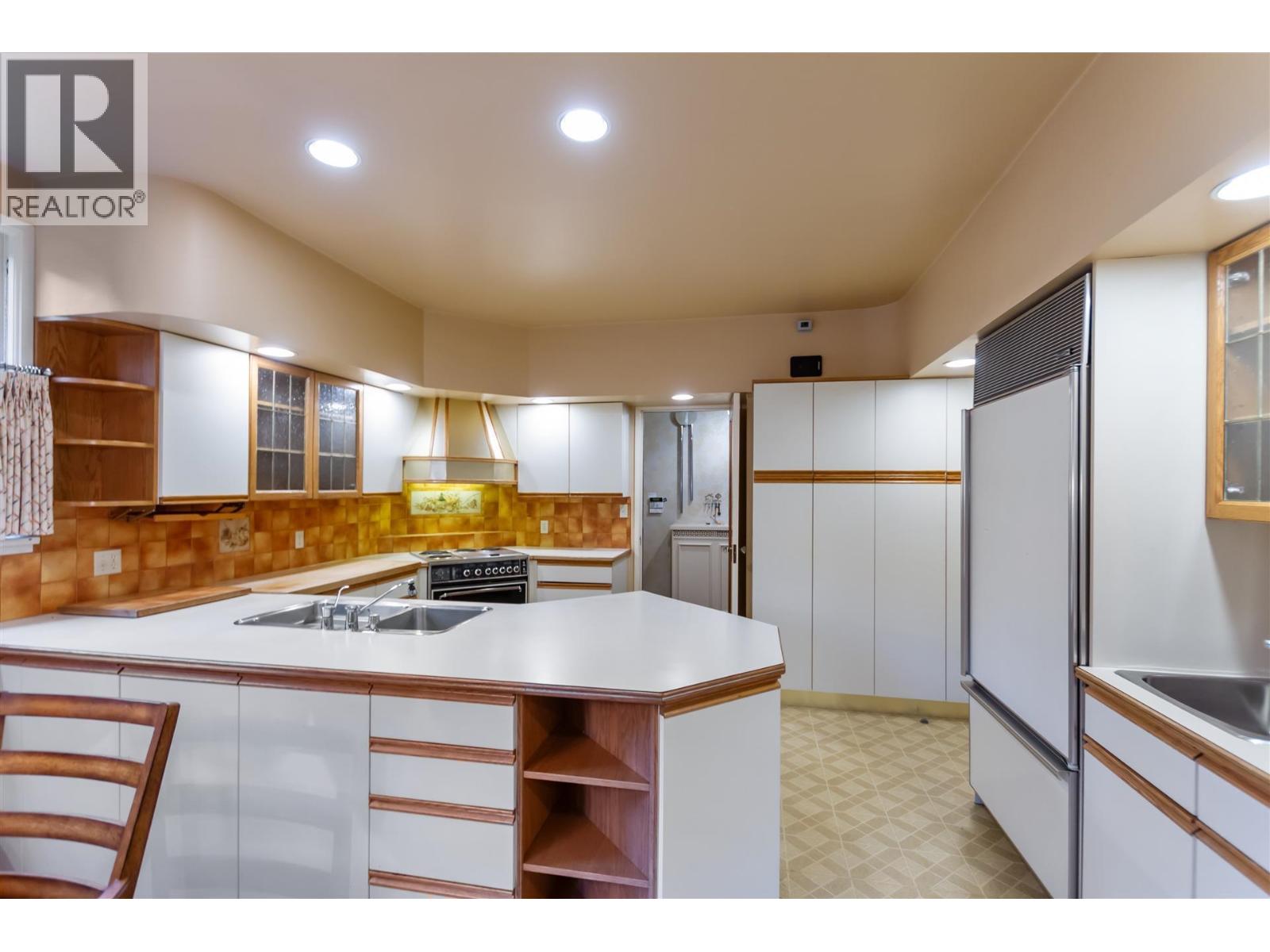 5376 Marguerite Street Property Photo 7