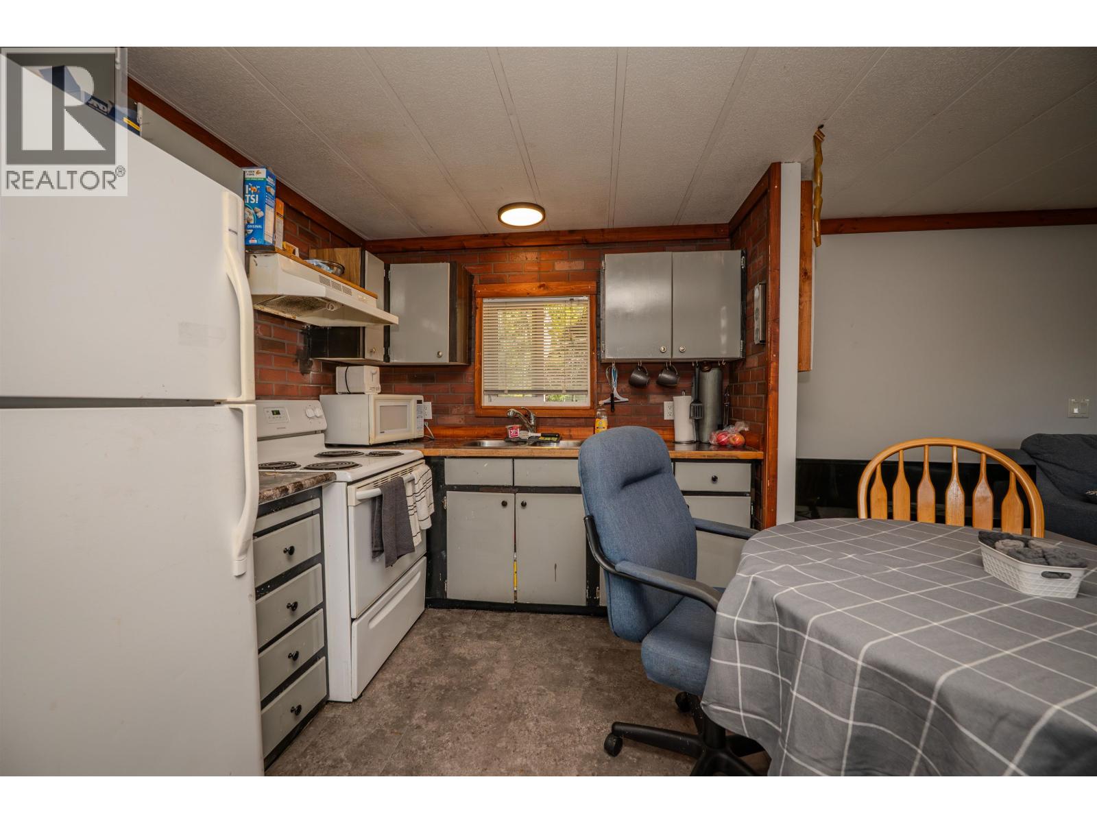 173 Westcoast Road Property Photo 11