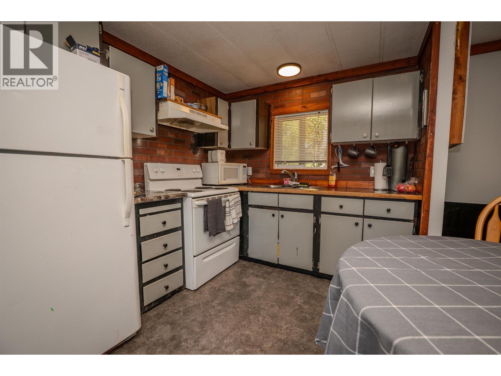 173 Westcoast Road Property Photo 12