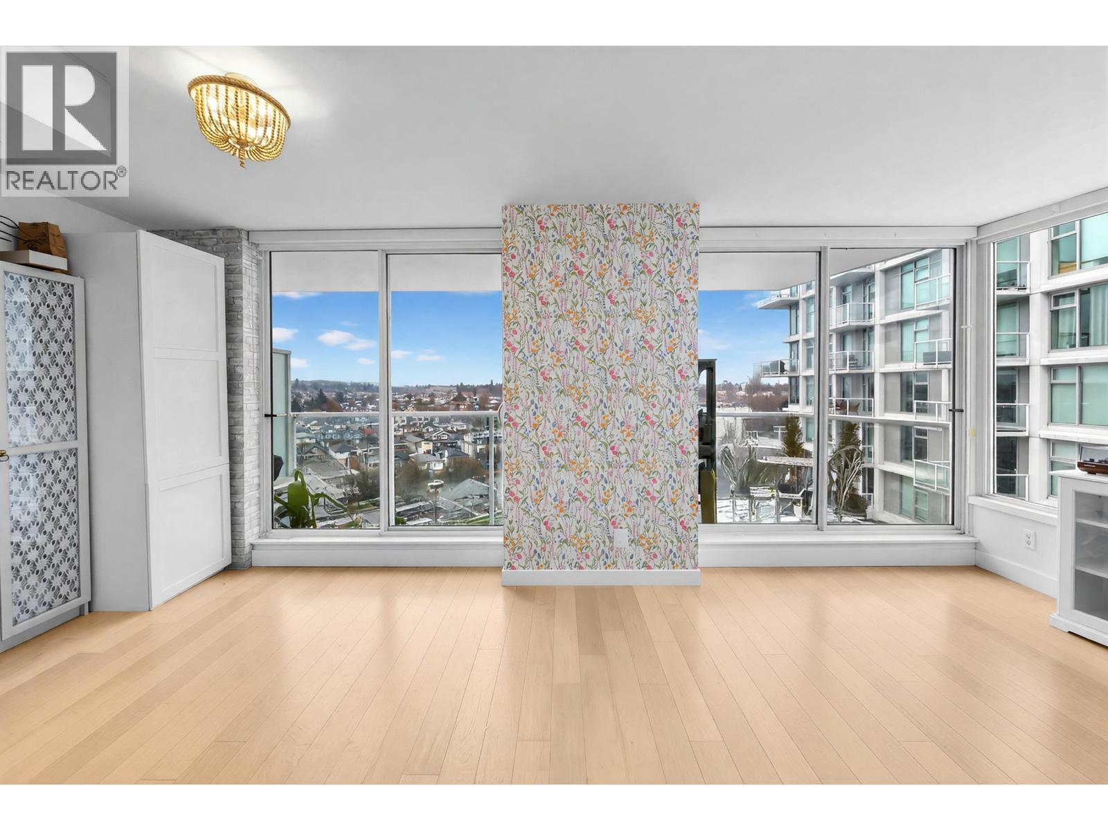 1510 2220 Kingsway Property Photo 2