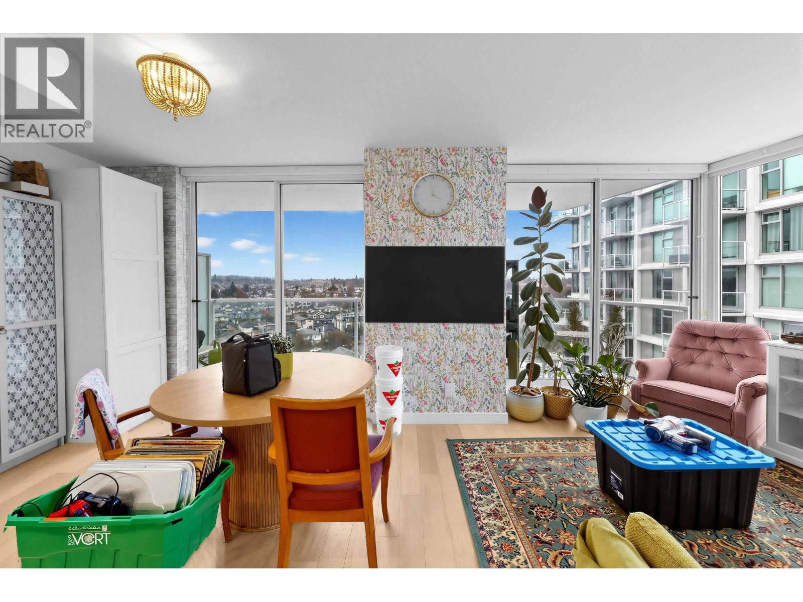 1510 2220 Kingsway Property Photo 3