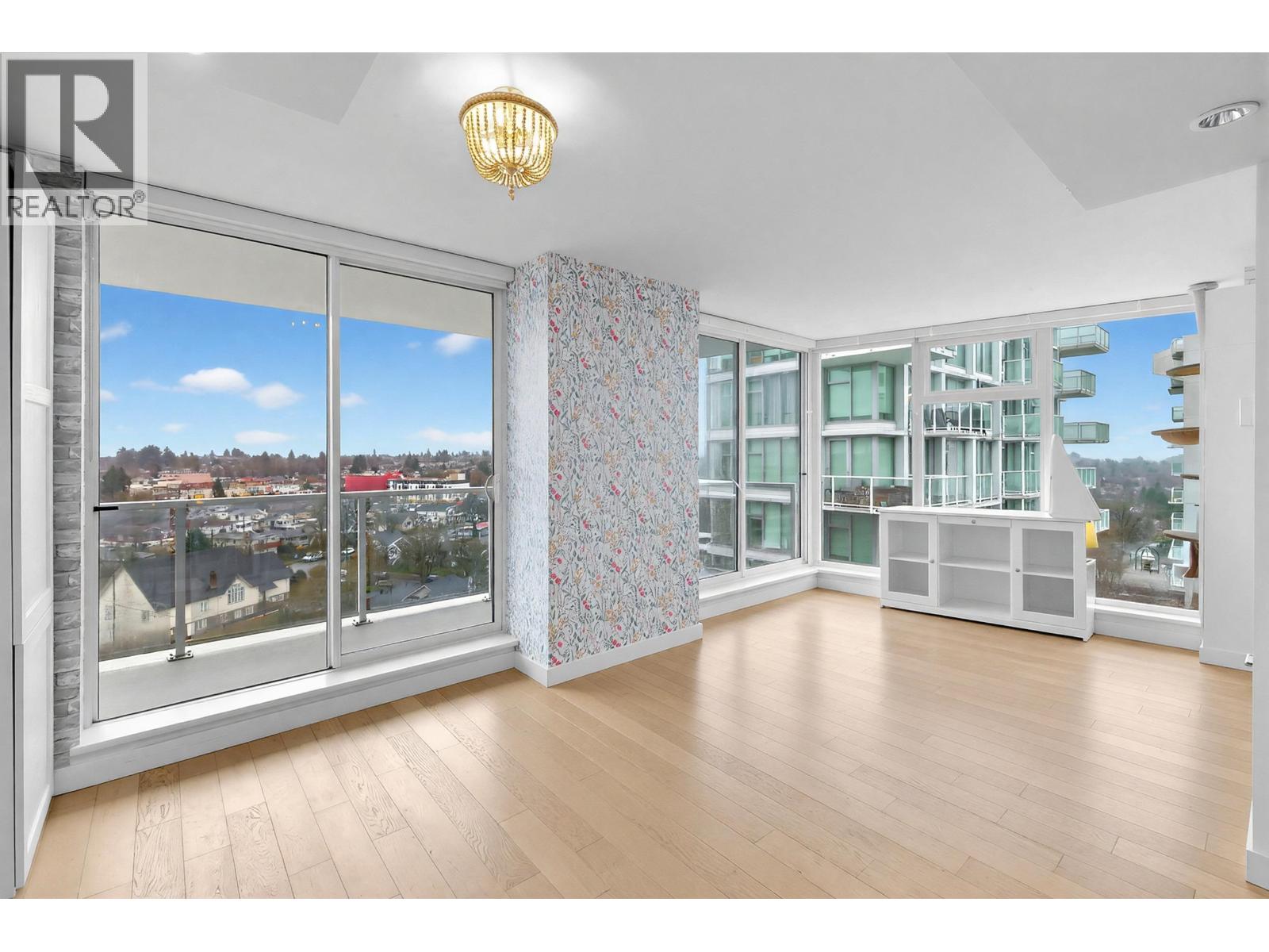 1510 2220 Kingsway Property Photo 4