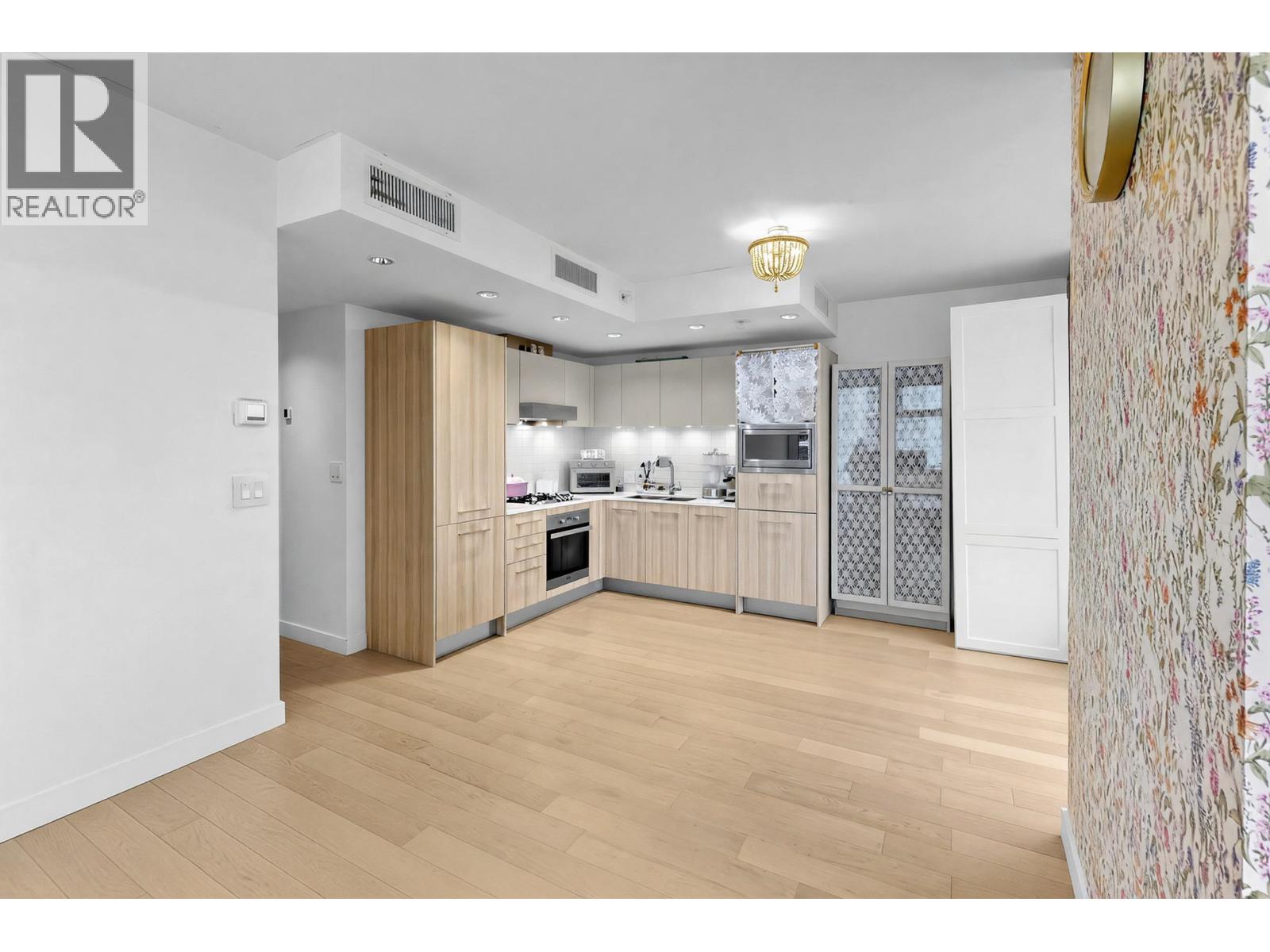 1510 2220 Kingsway Property Photo 8